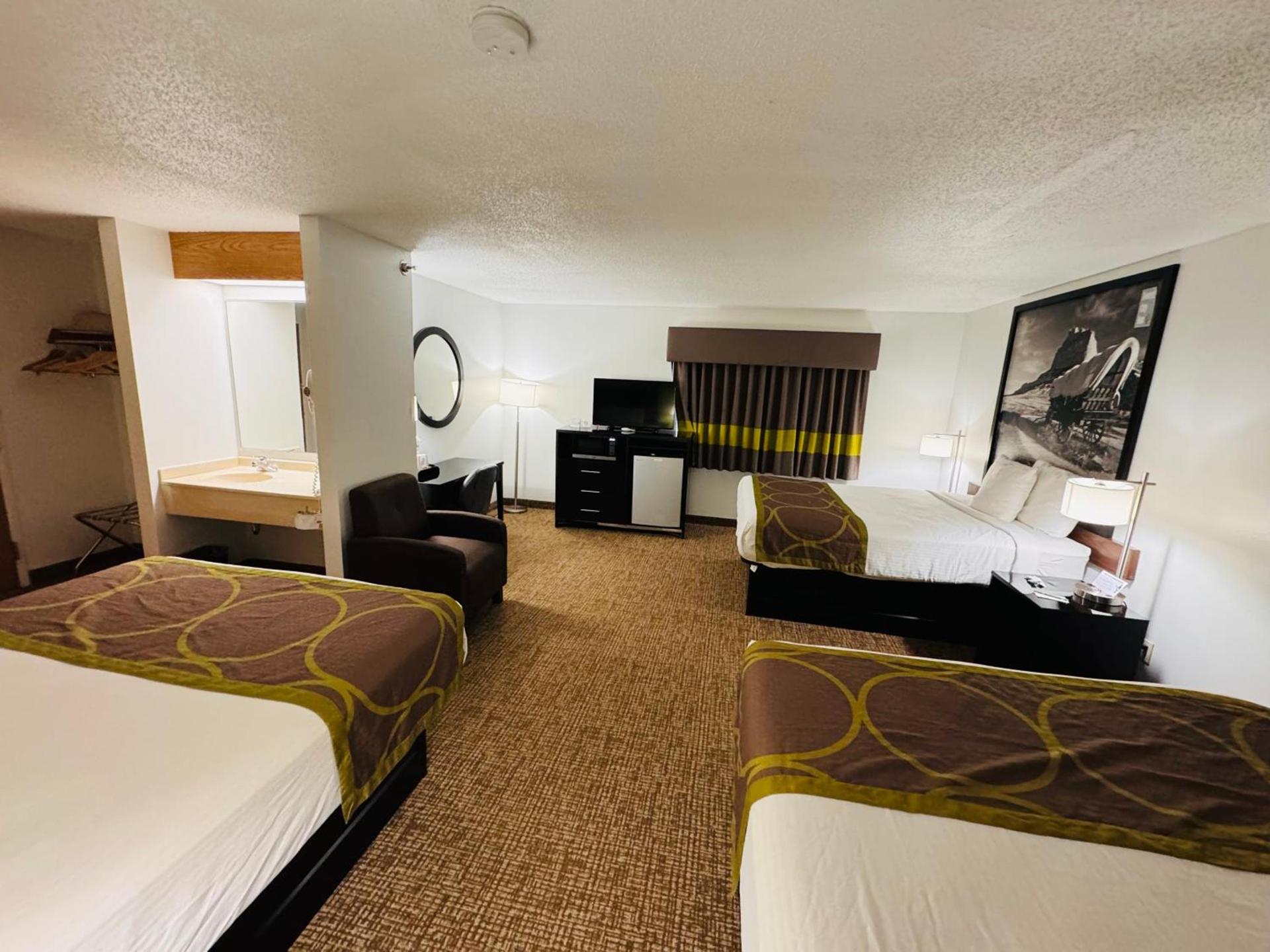 Forest City Inn photo 57