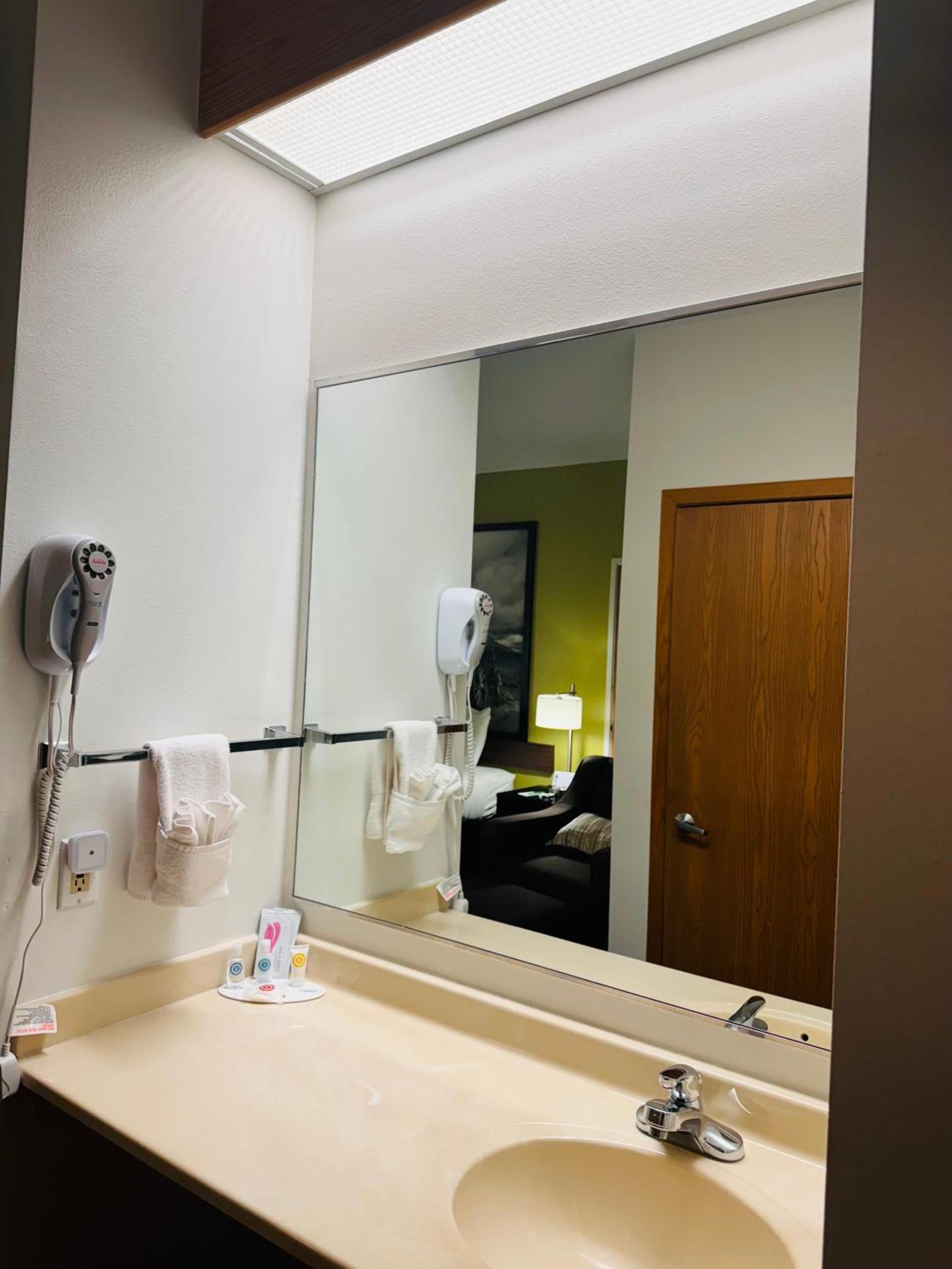 Forest City Inn photo 60