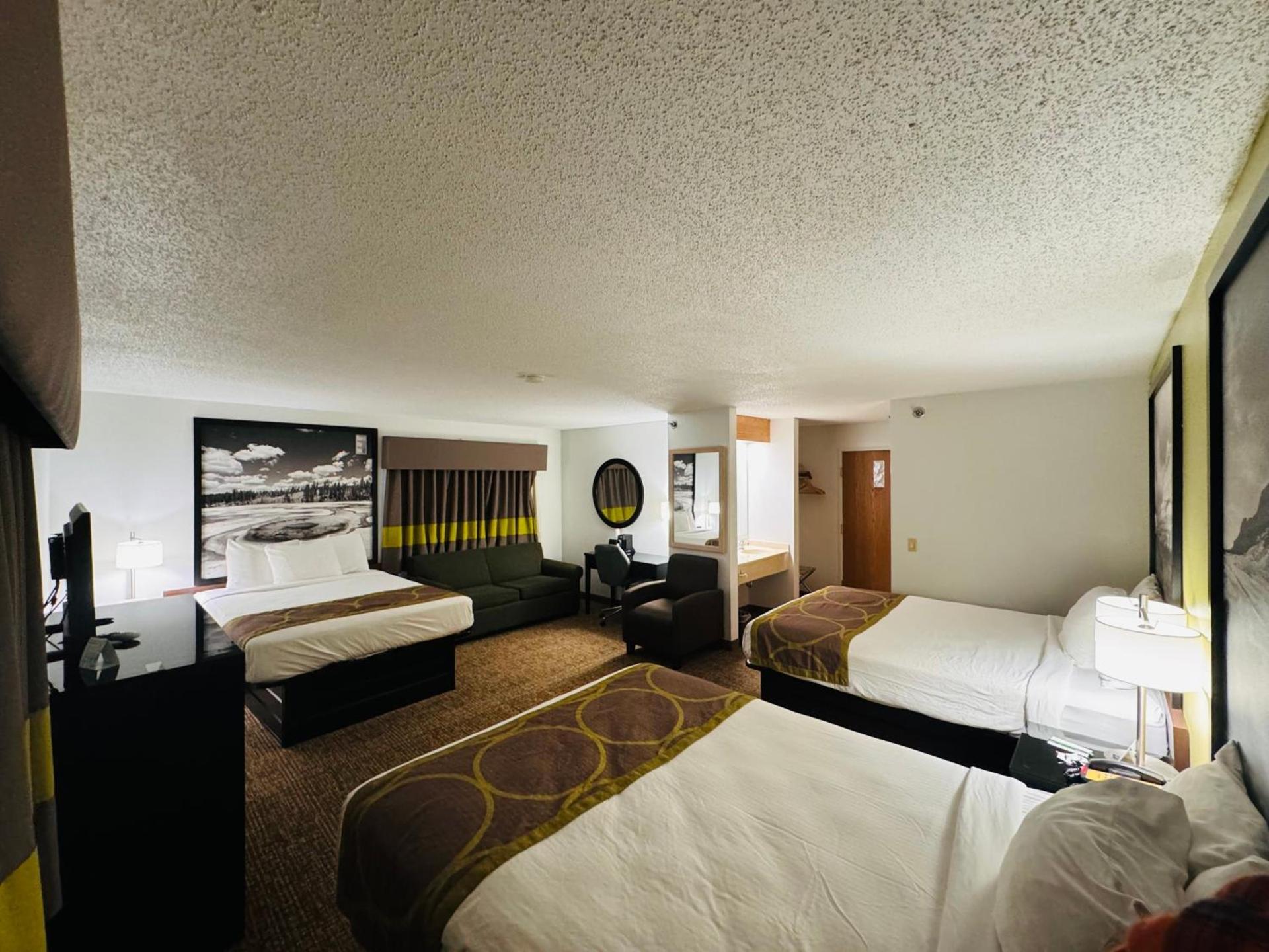 Forest City Inn photo 63