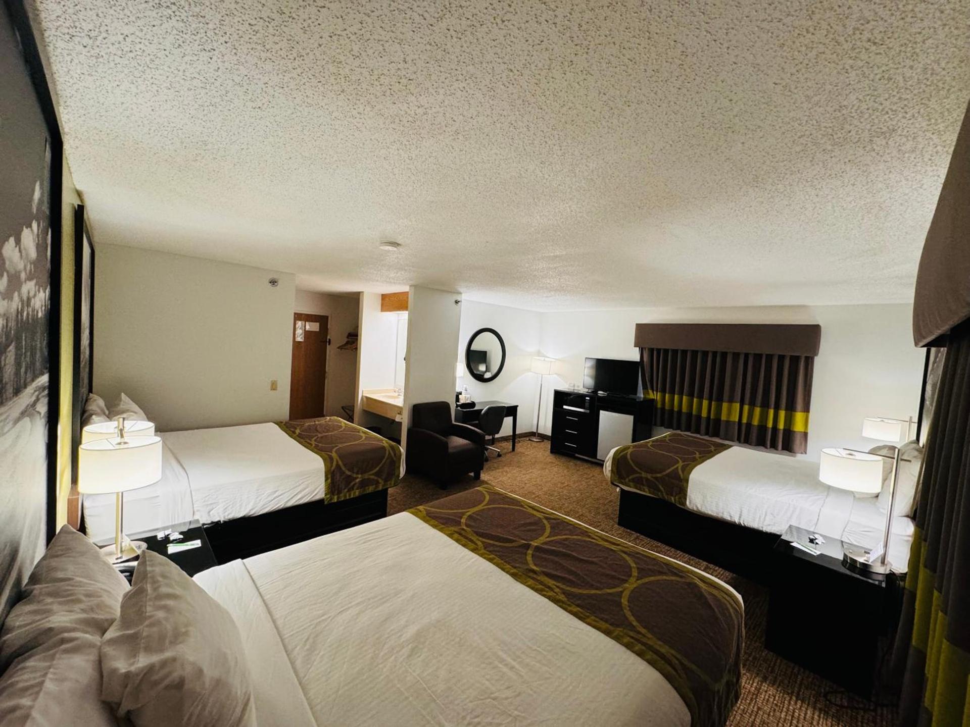 Forest City Inn photo 70