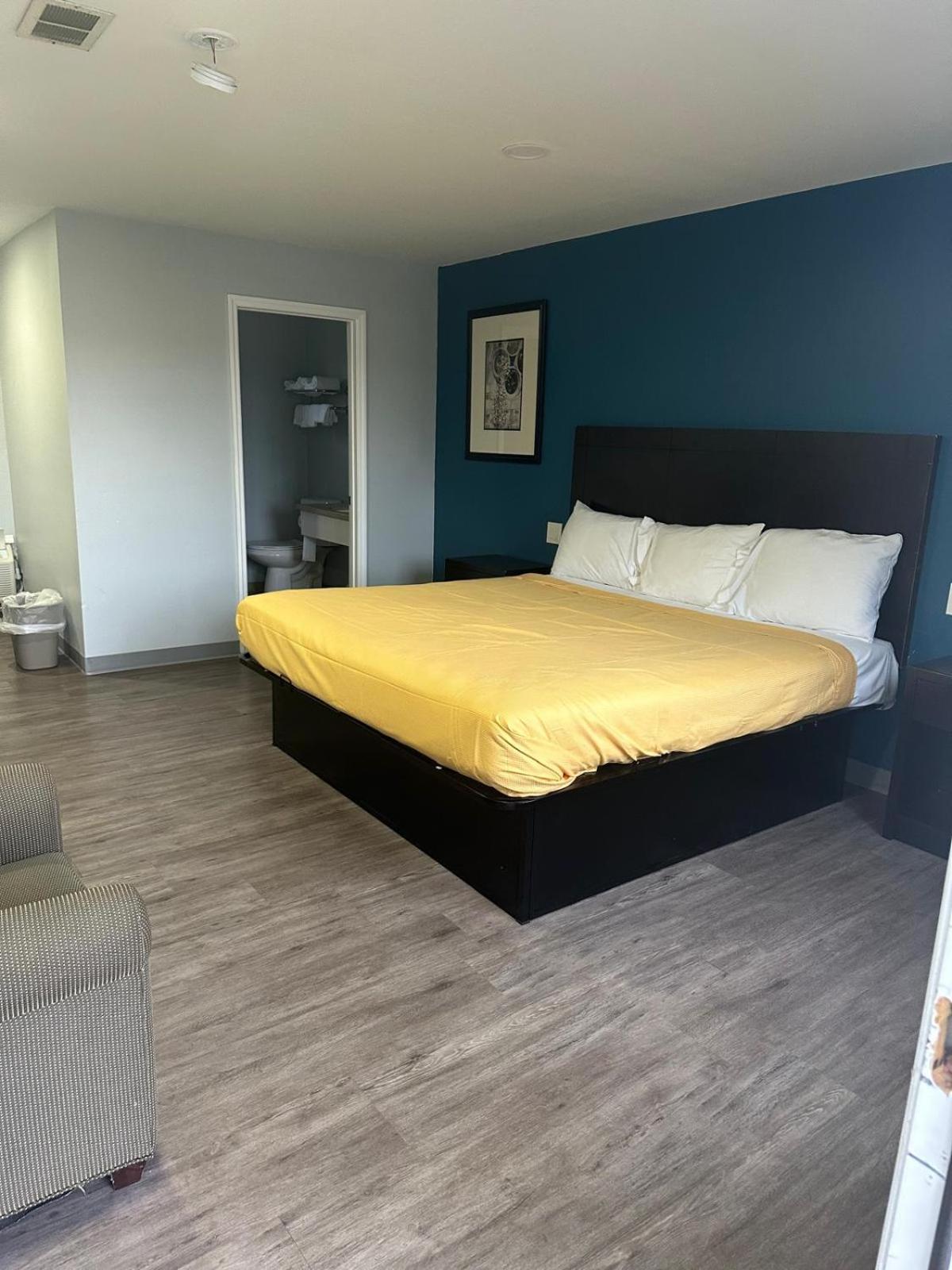 Americas Best Value Inn photo 20