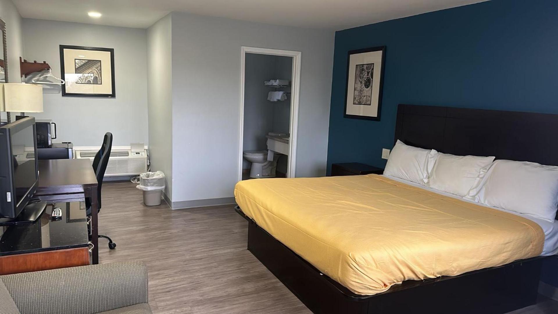 Americas Best Value Inn photo 16