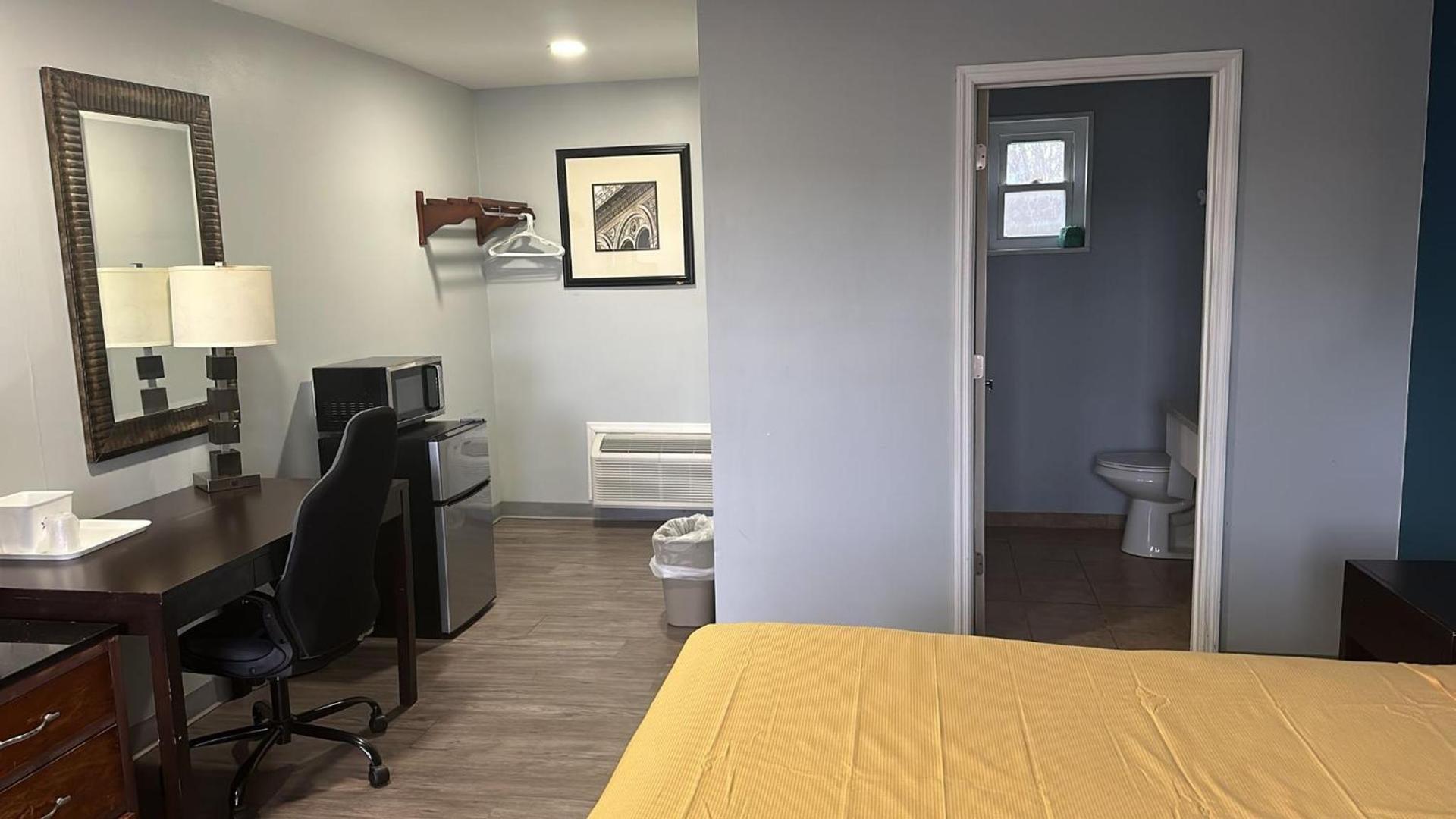 Americas Best Value Inn photo 21