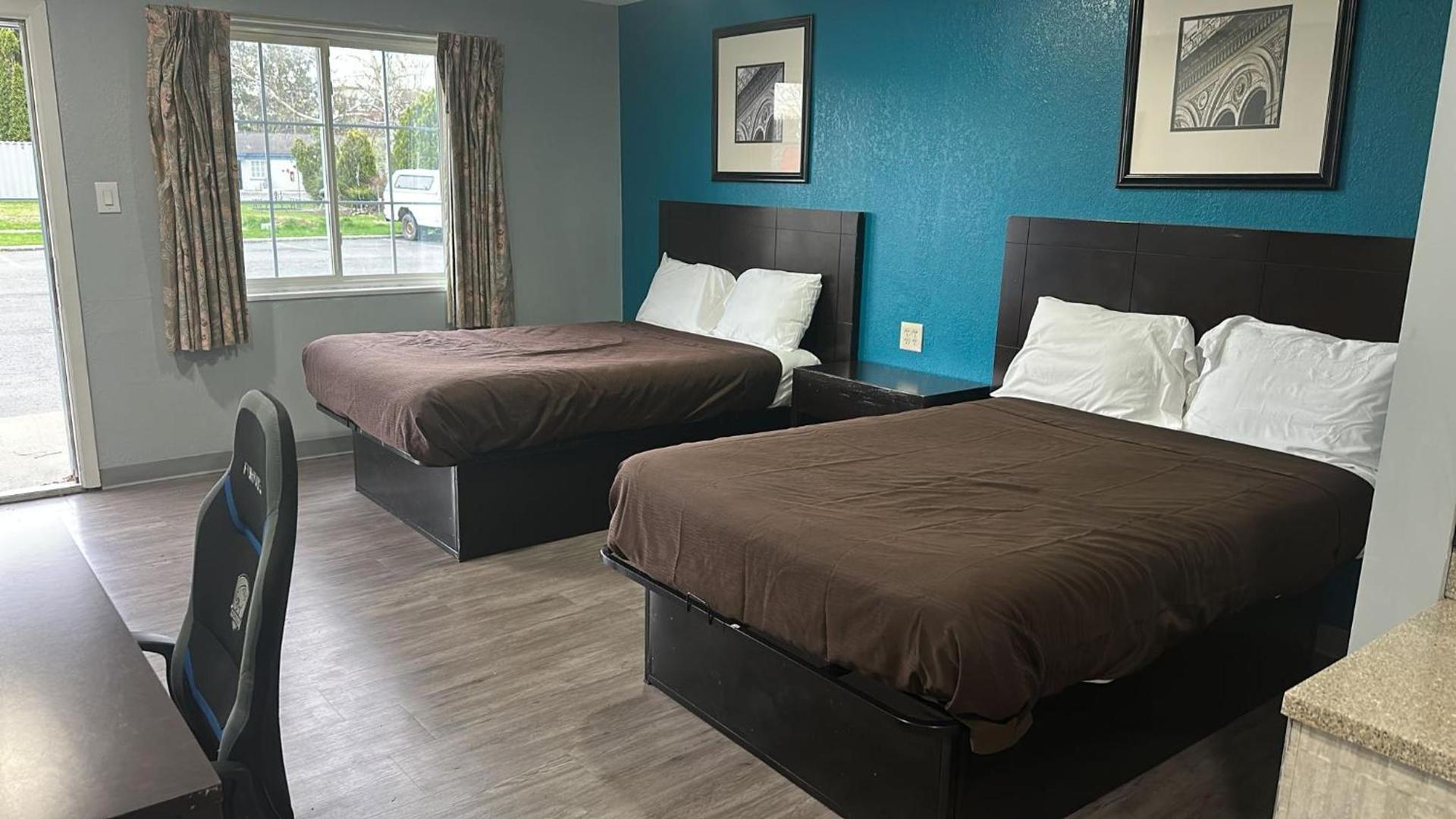 Americas Best Value Inn photo 14