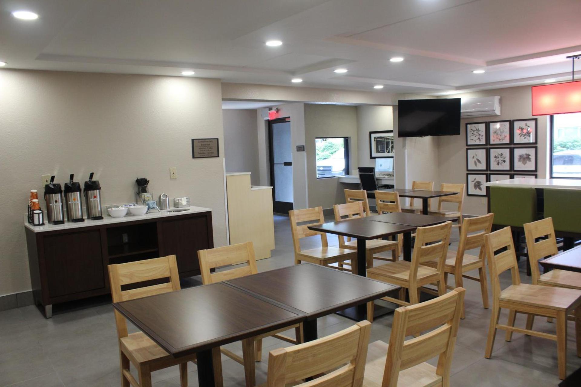 Country Inn & Suites by Radisson, Dunbar - Charleston photo 16