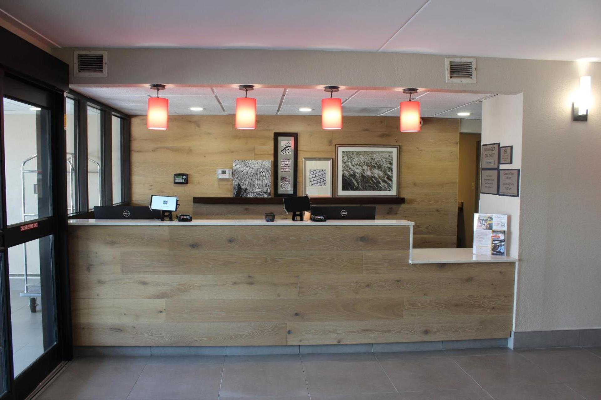 Country Inn & Suites by Radisson, Dunbar - Charleston photo 13