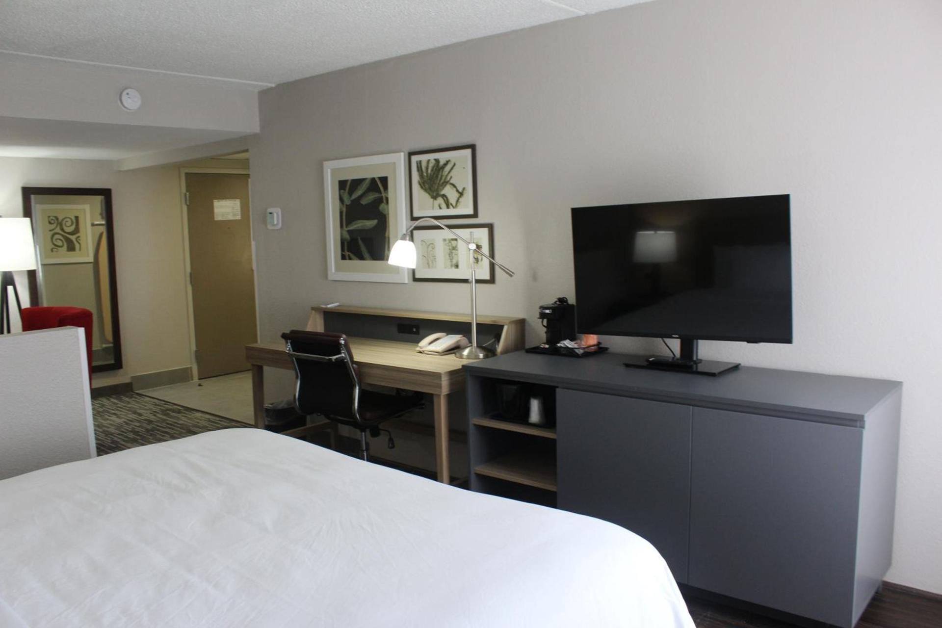 Country Inn & Suites by Radisson, Dunbar - Charleston photo 26