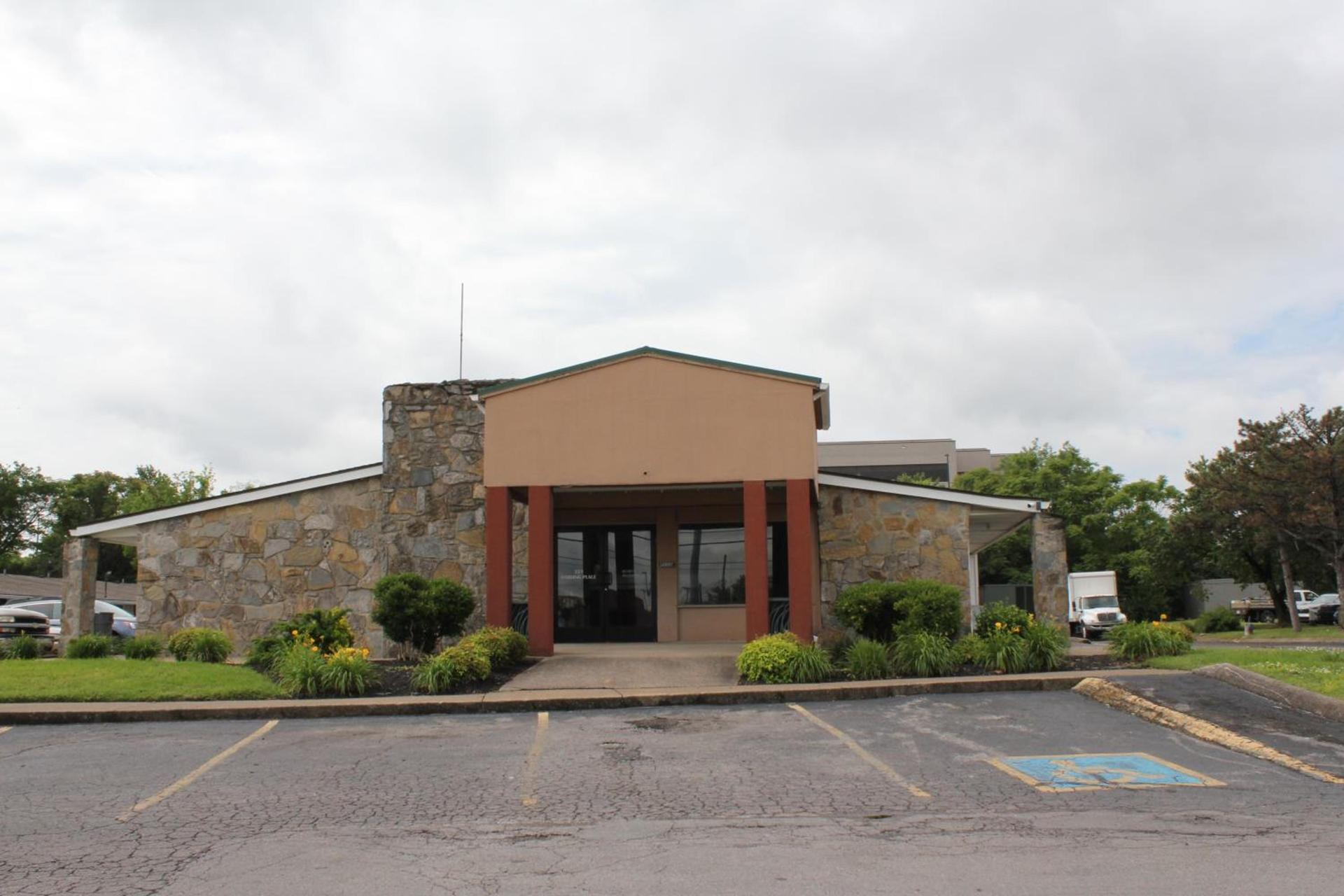 Executive Inn & Suites photo 1