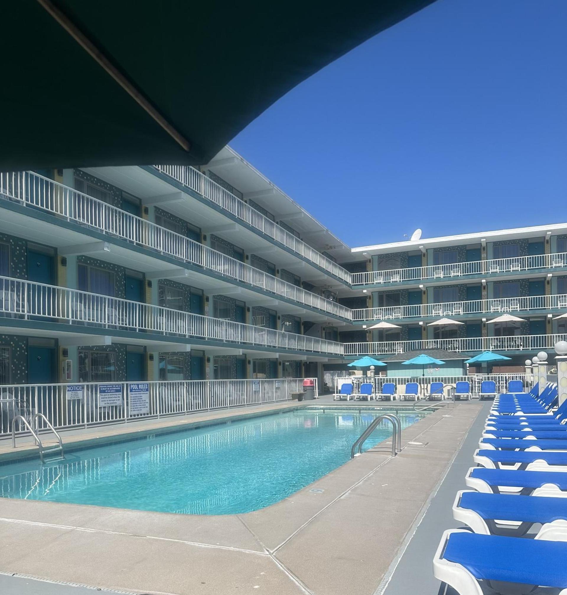 Royal Canadian Motel photo 1