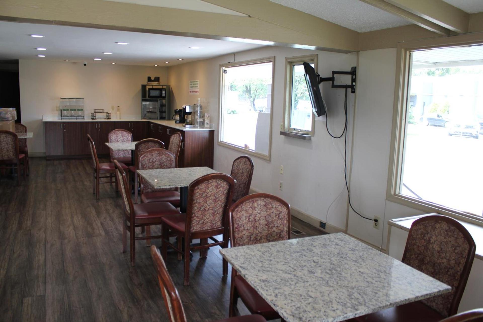 Executive Inn & Suites photo 6
