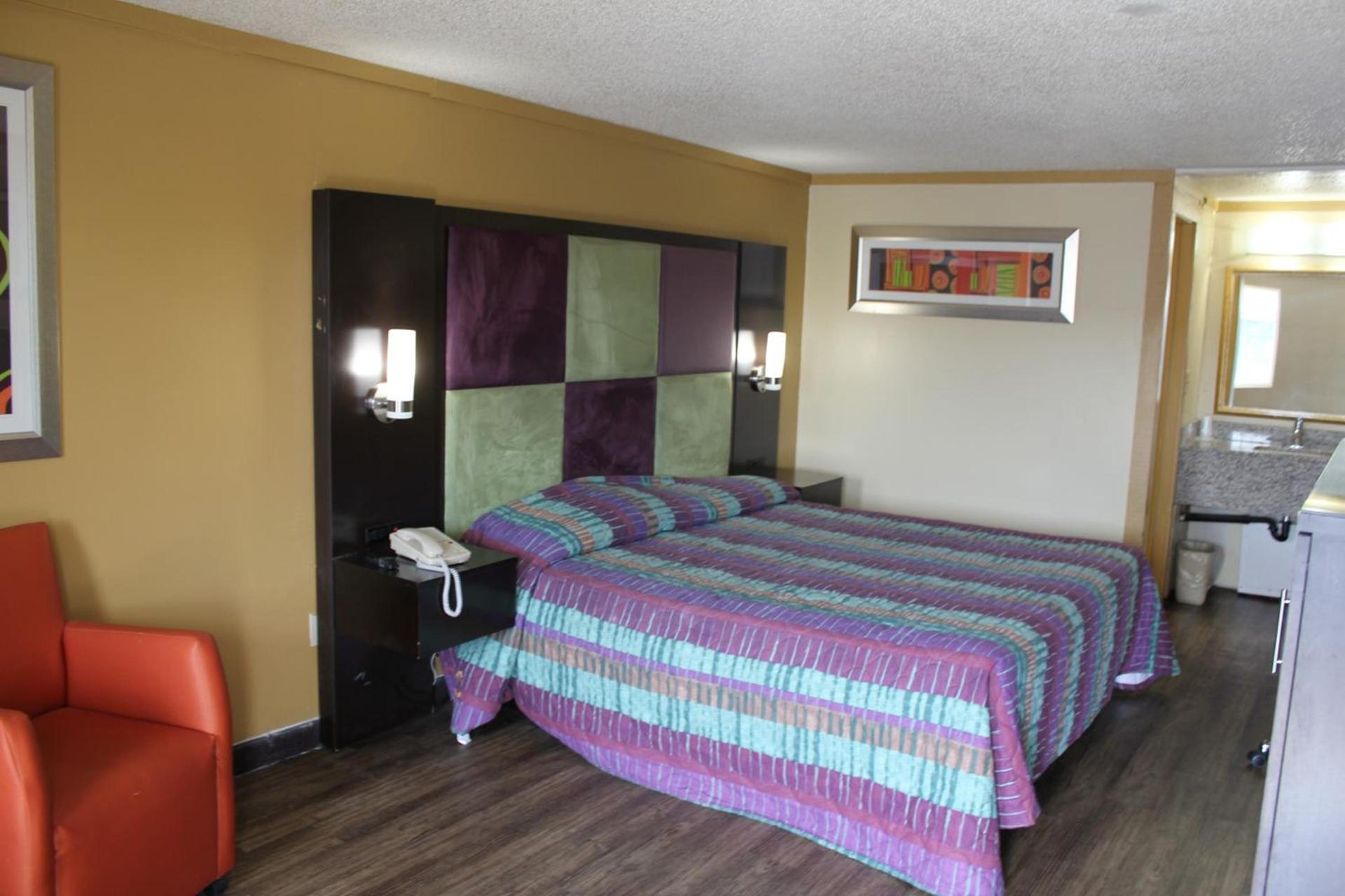Executive Inn & Suites photo 7