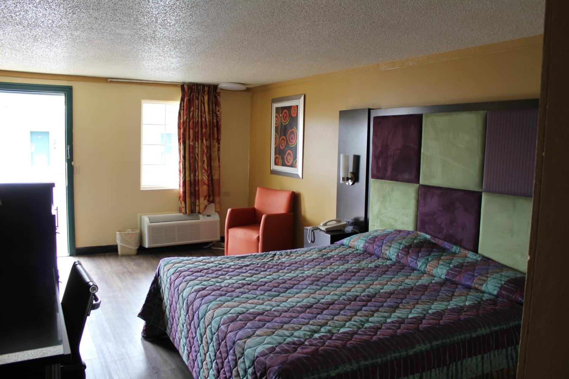 Executive Inn & Suites photo 8