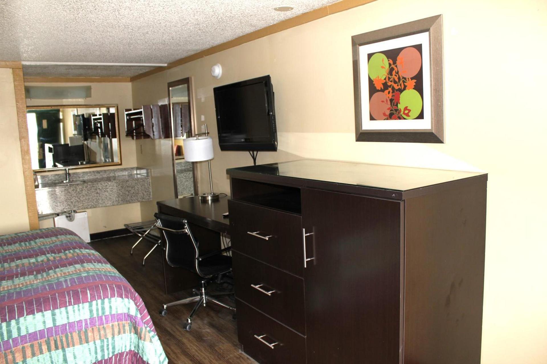 Executive Inn & Suites photo 9