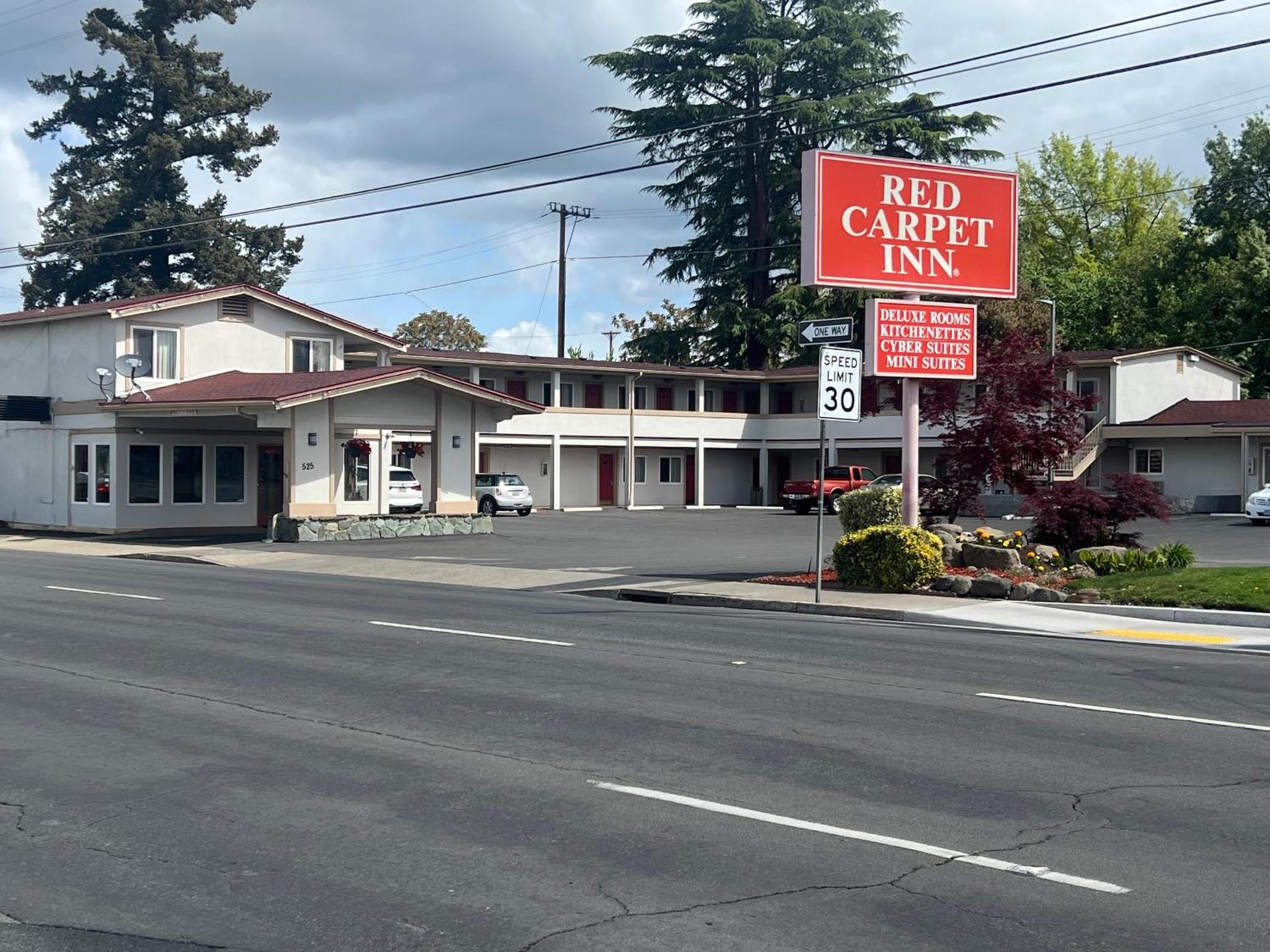 Red Carpet Inn Medford photo 4