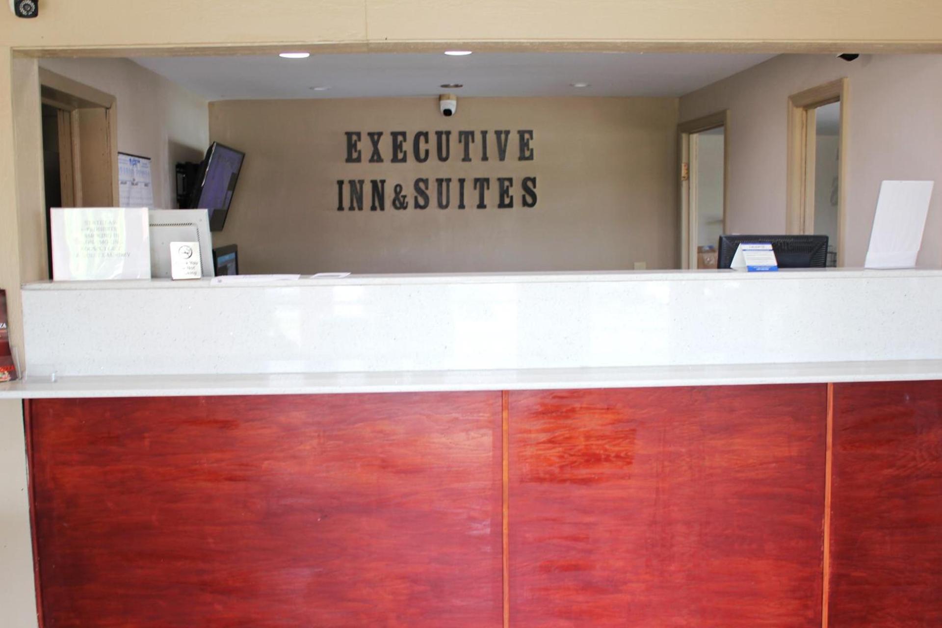 Executive Inn & Suites photo 4