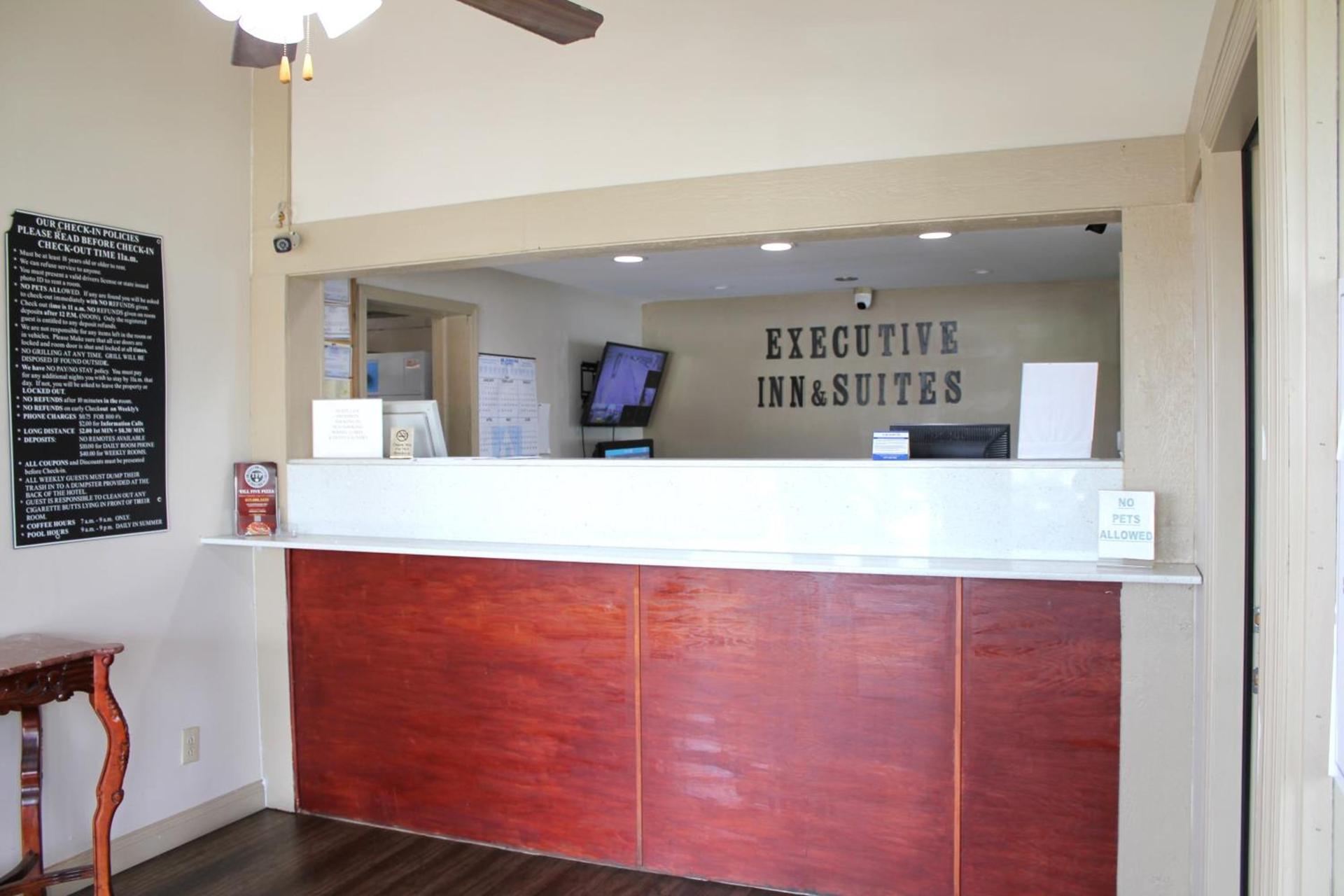 Executive Inn & Suites photo 5