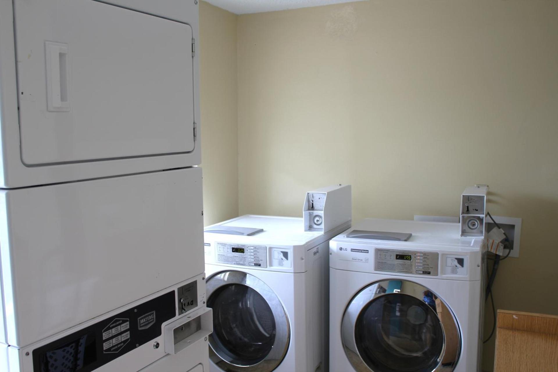 Executive Inn & Suites photo 16