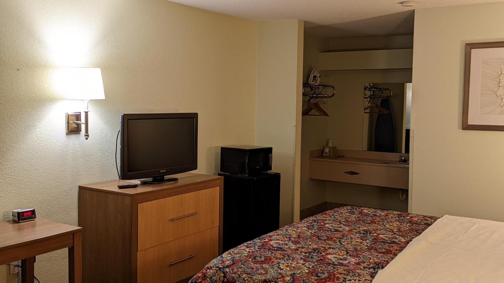Budget Host Inn photo 3