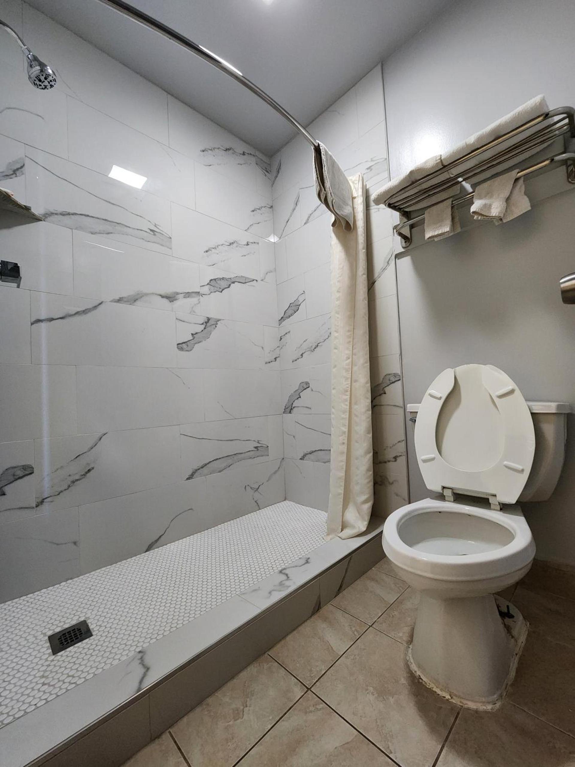 Budget Host Inn photo 2