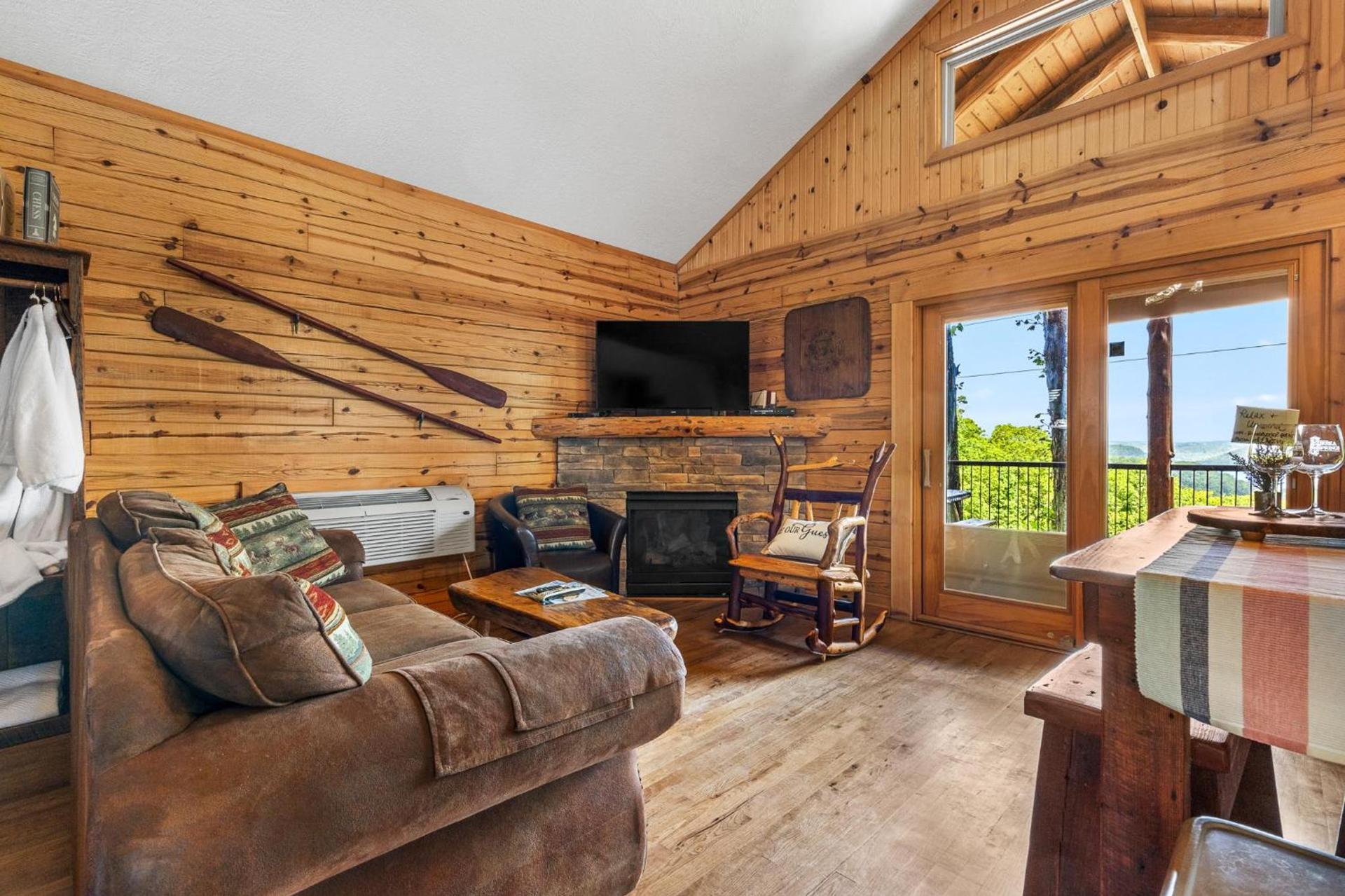 Roadrunner Inn and Log Cabins photo 35