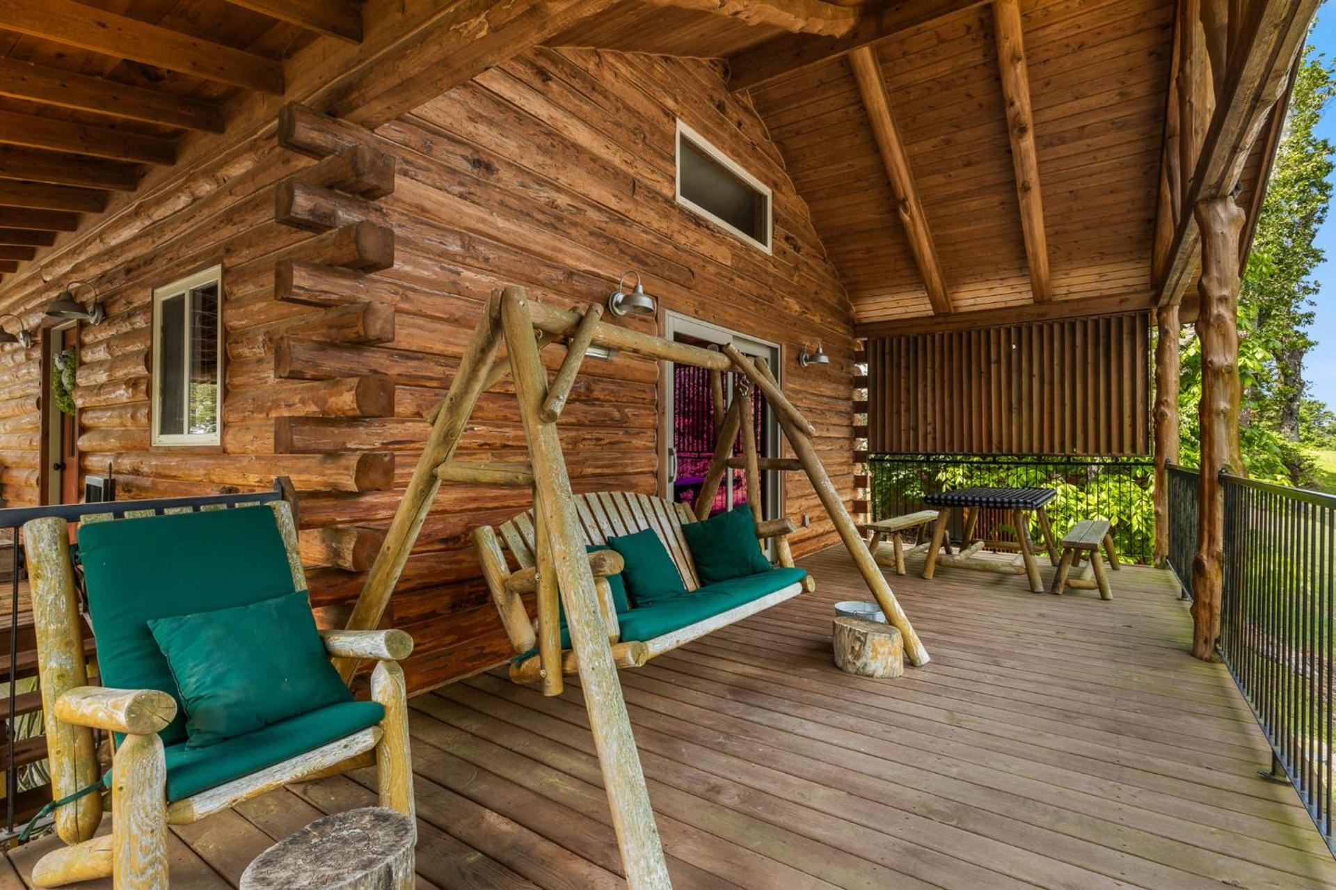 Roadrunner Inn and Log Cabins photo 45
