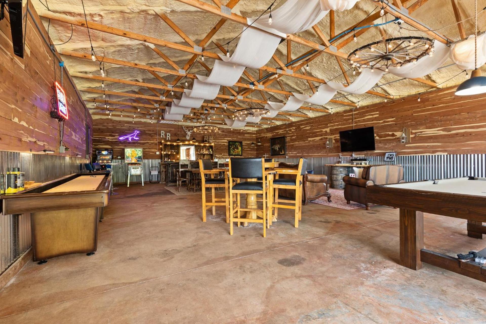 Roadrunner Inn and Log Cabins photo 46