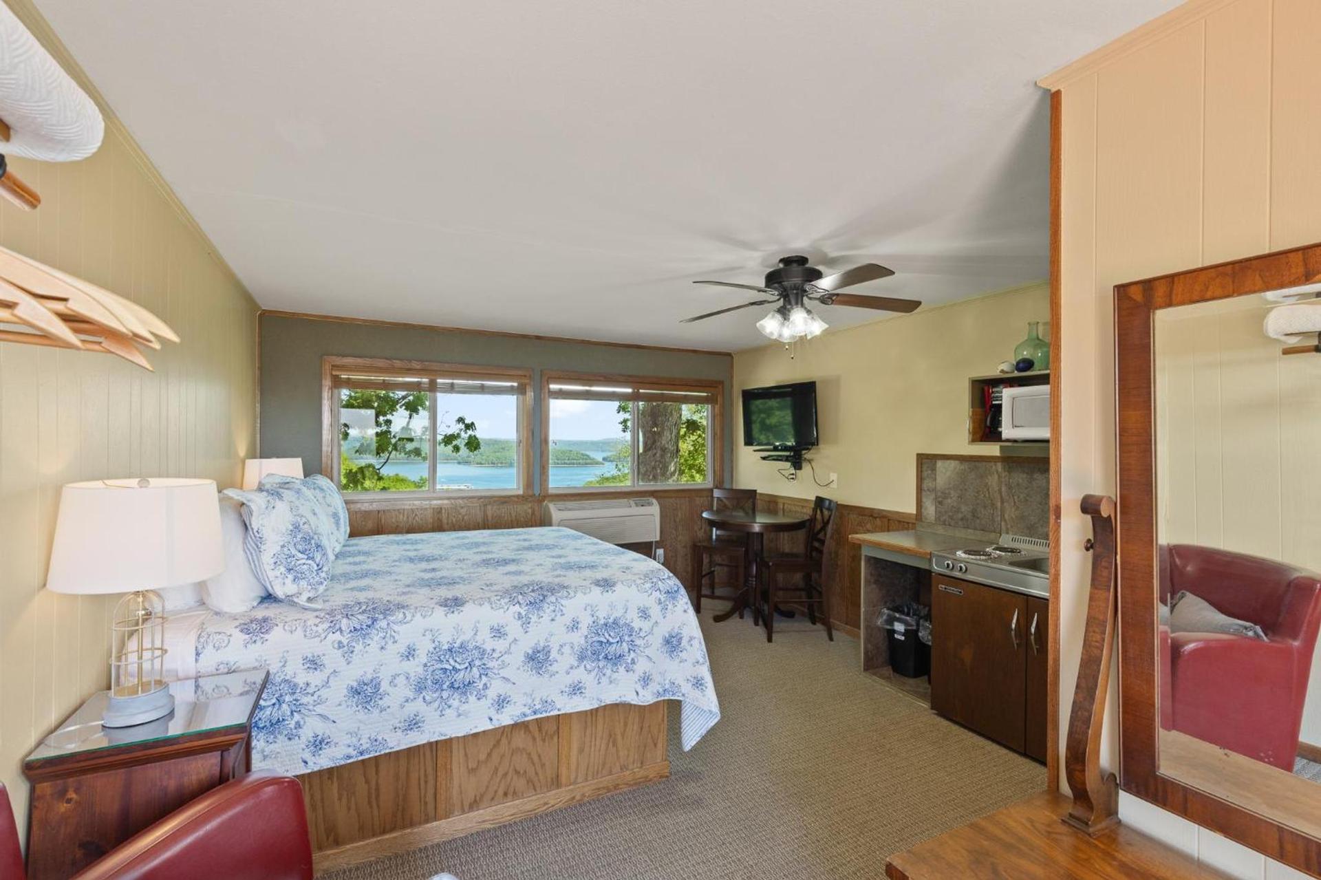 Roadrunner Inn and Log Cabins photo 6
