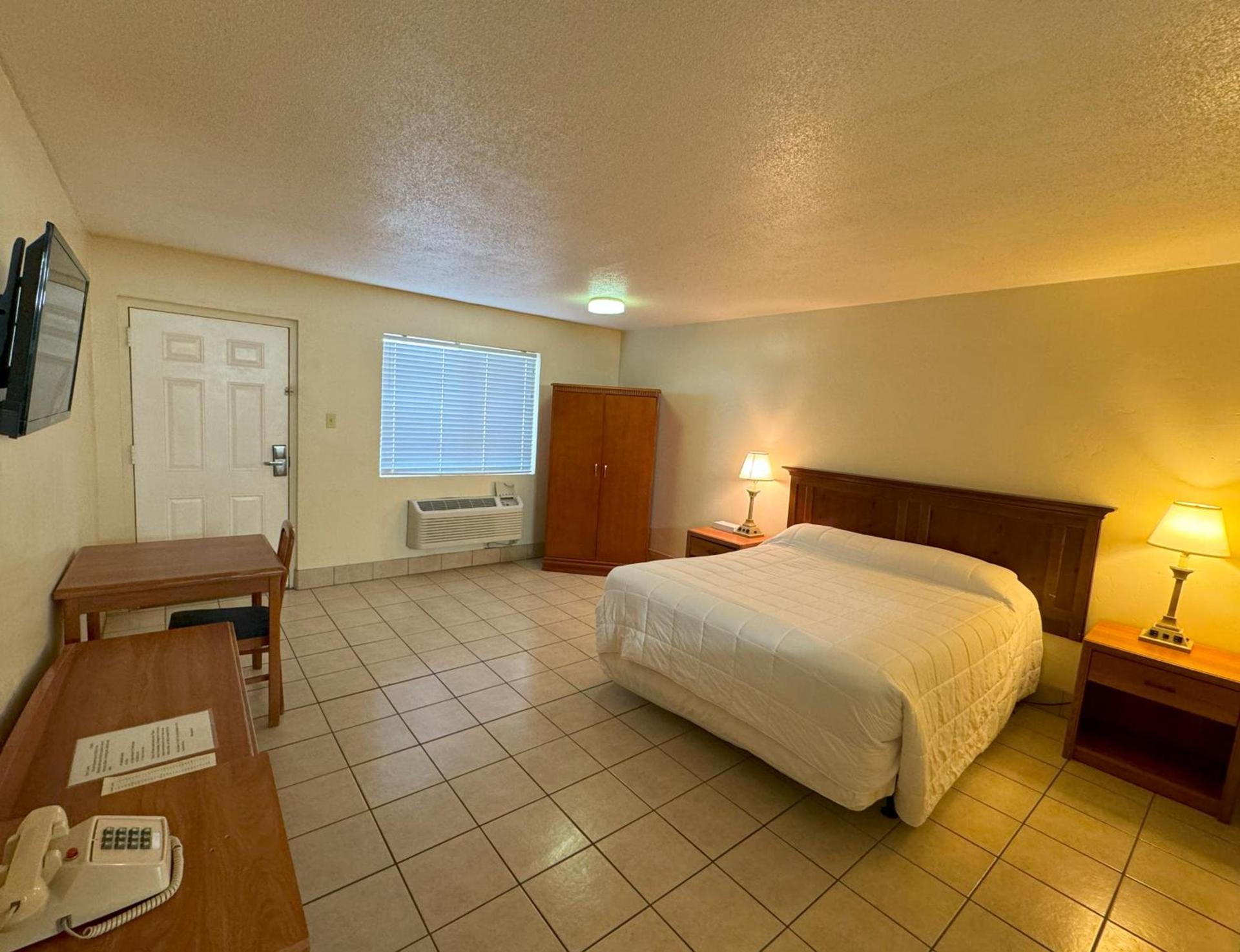 Big Chile Inn & Suites photo 23