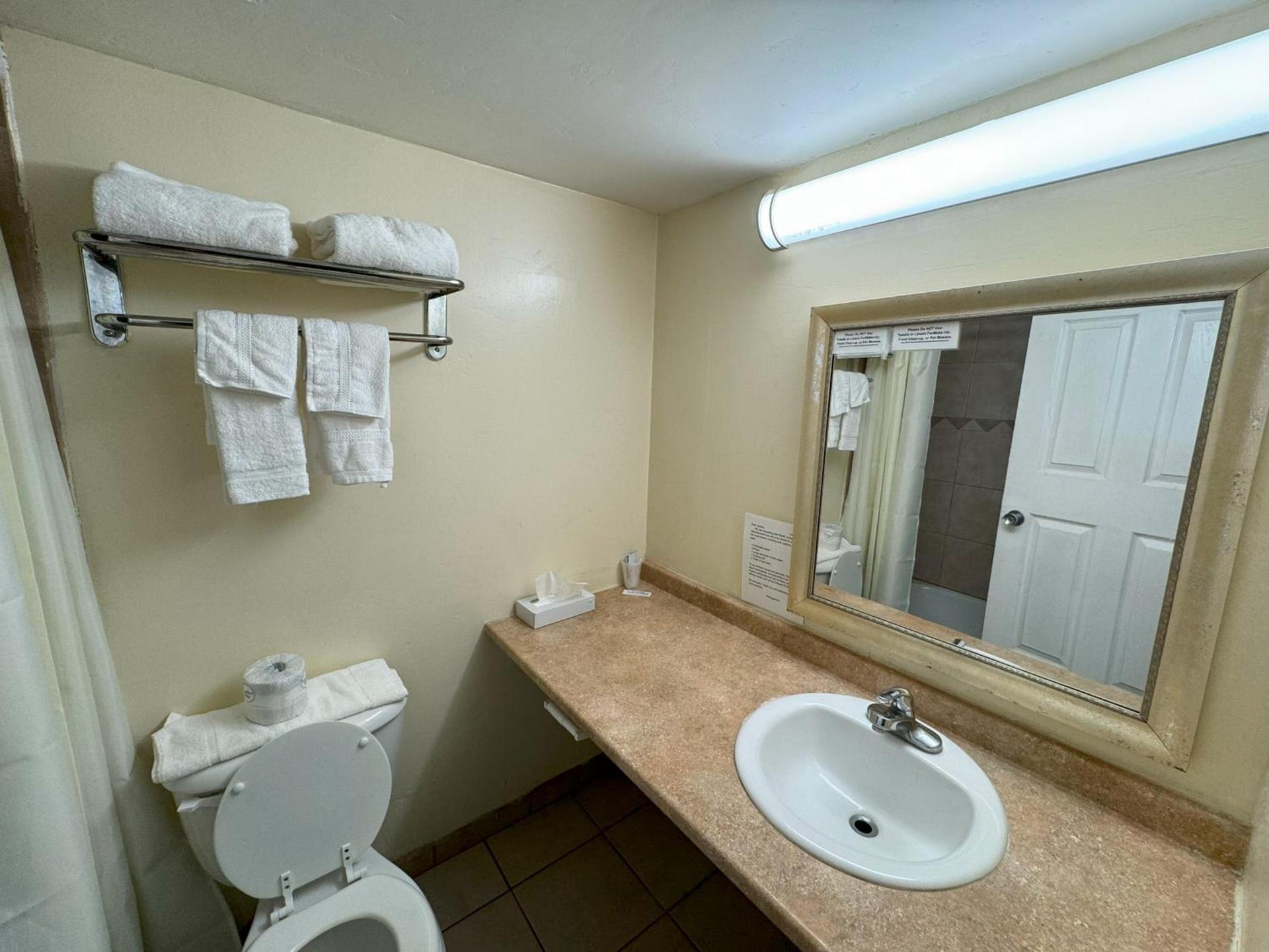 Big Chile Inn & Suites photo 22