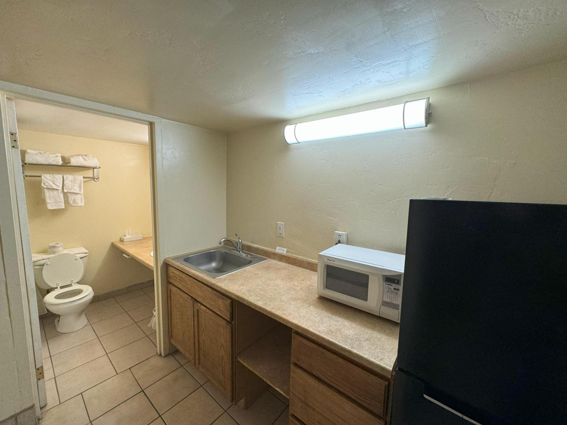 Big Chile Inn & Suites photo 21