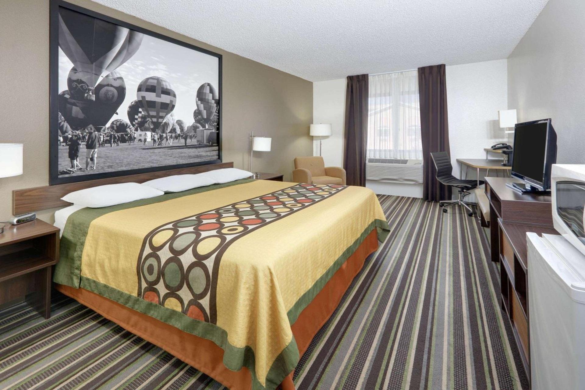 Super 8 by Wyndham Roswell photo 11