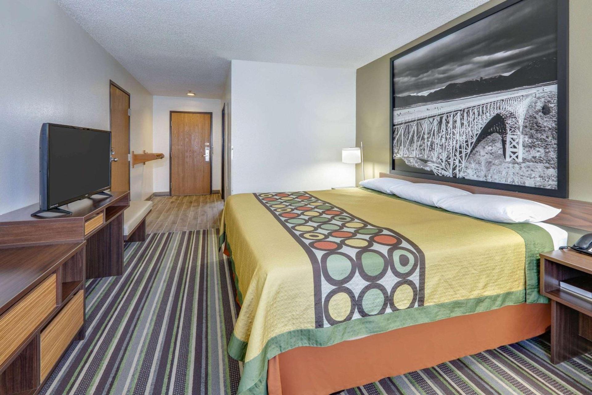 Super 8 by Wyndham Roswell photo 12