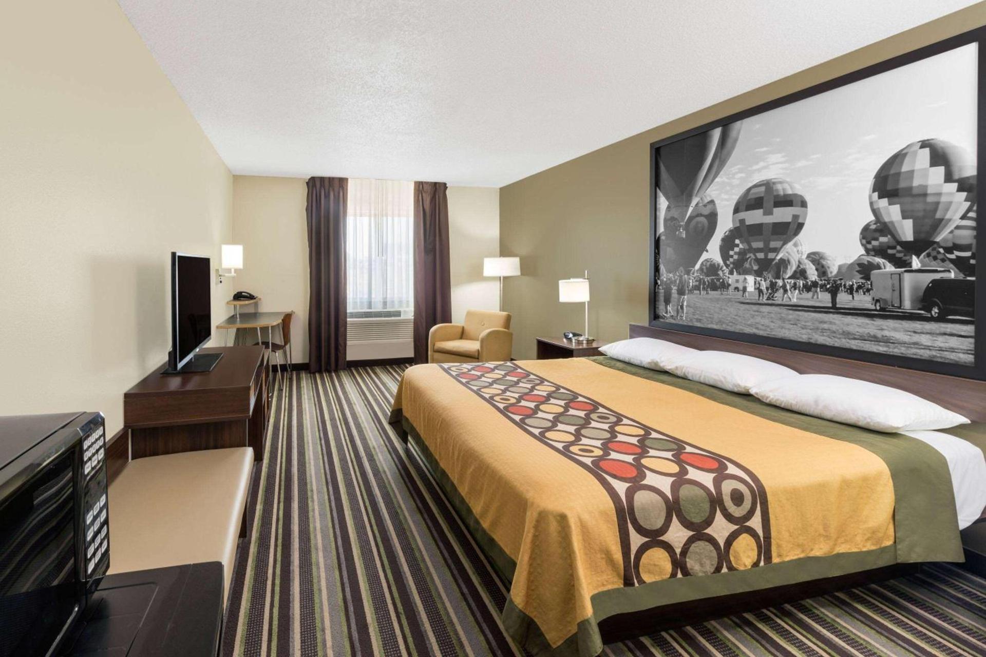 Super 8 by Wyndham Roswell photo 16