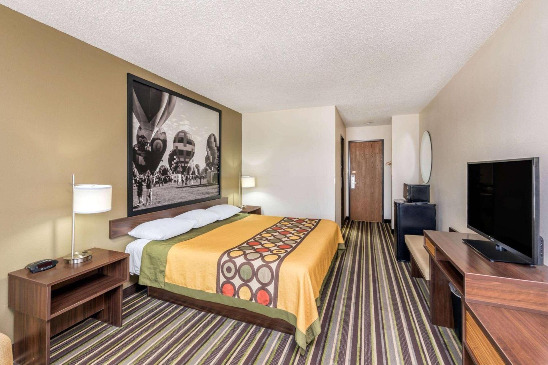 Super 8 by Wyndham Roswell photo 17