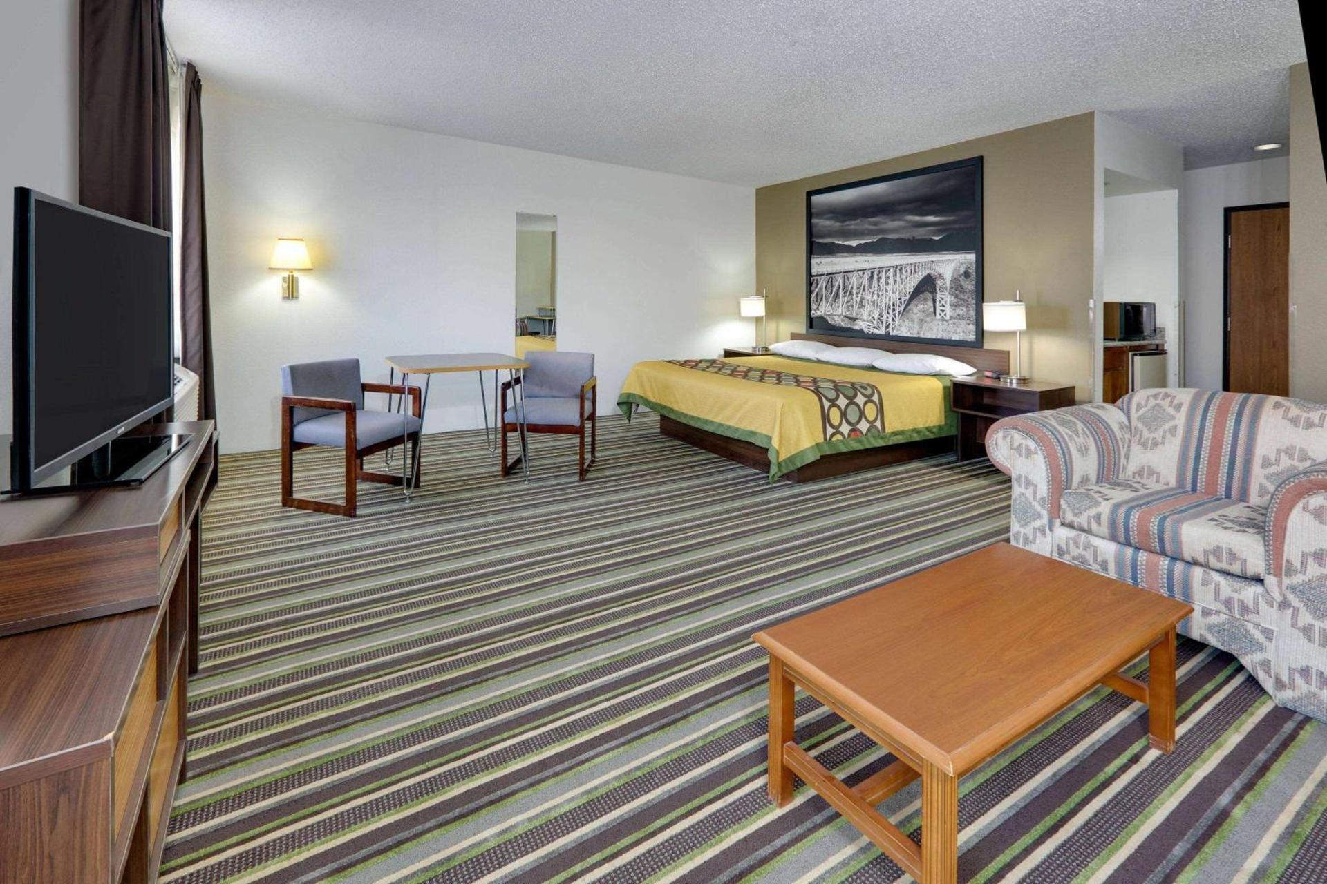 Super 8 by Wyndham Roswell photo 21
