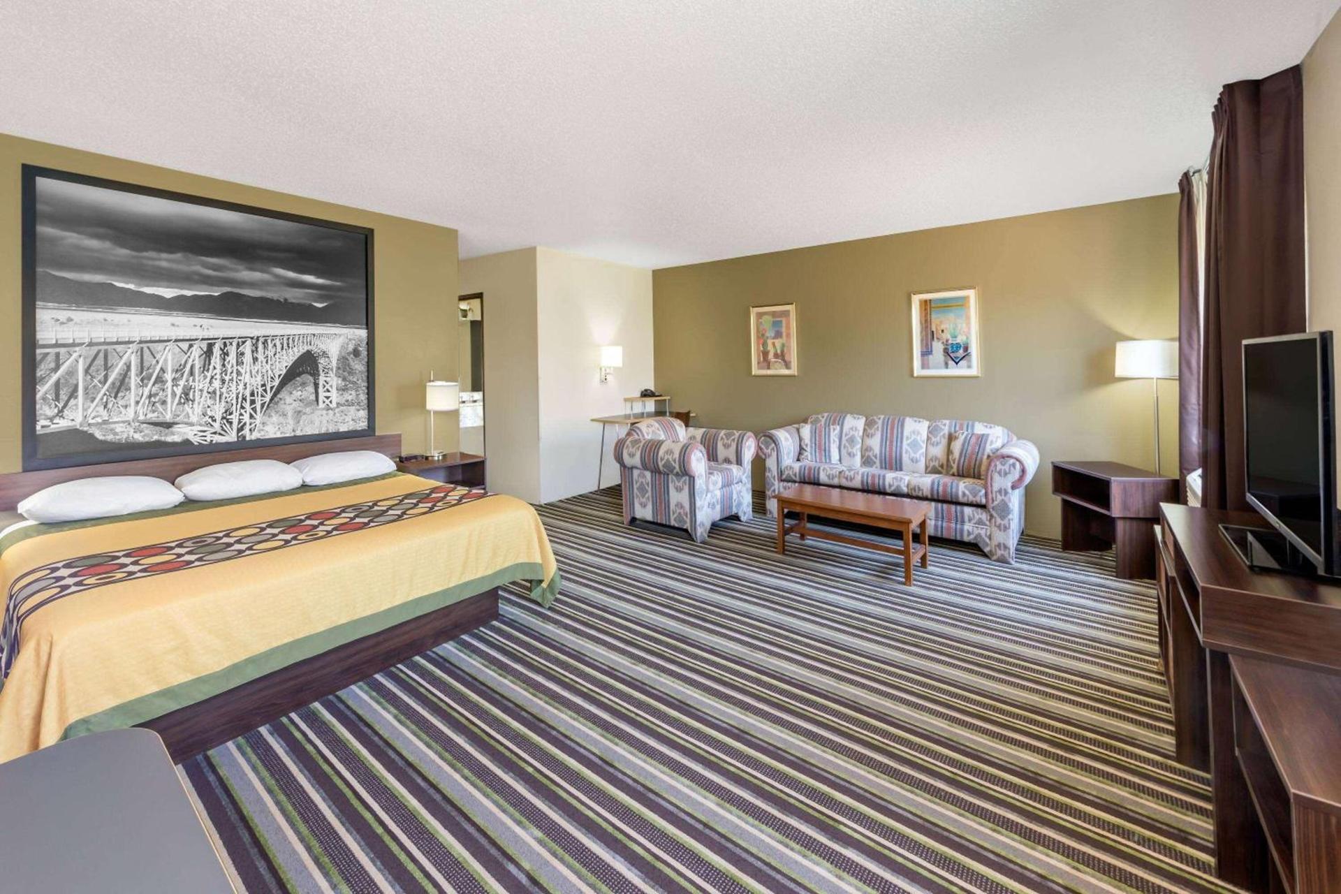 Super 8 by Wyndham Roswell photo 22