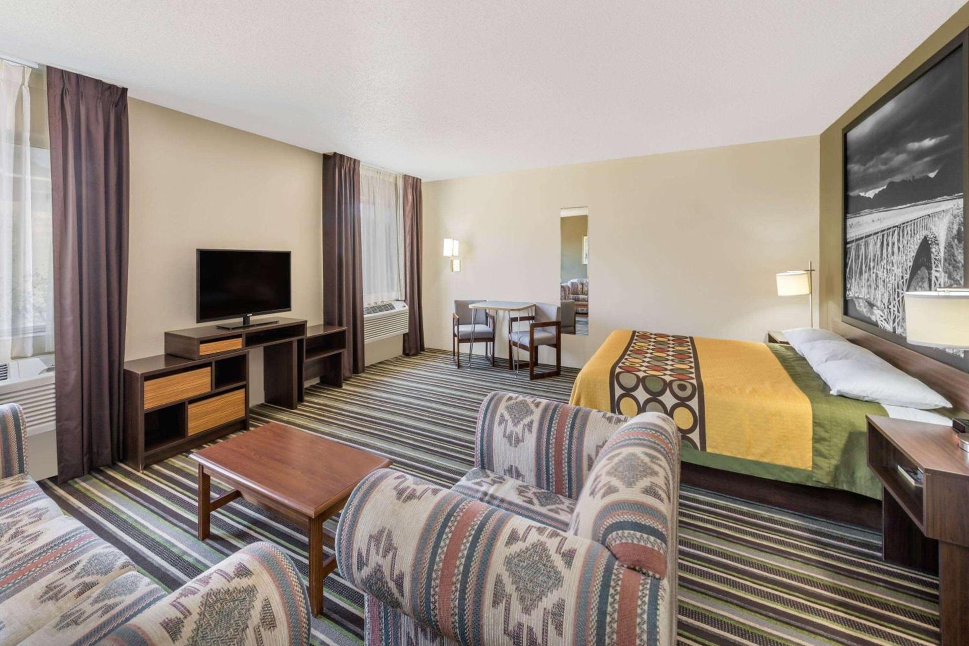Super 8 by Wyndham Roswell photo 23