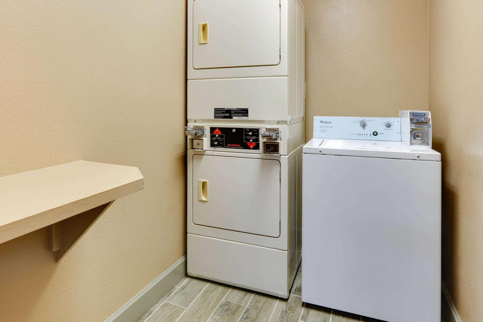 Super 8 by Wyndham Roswell photo 24