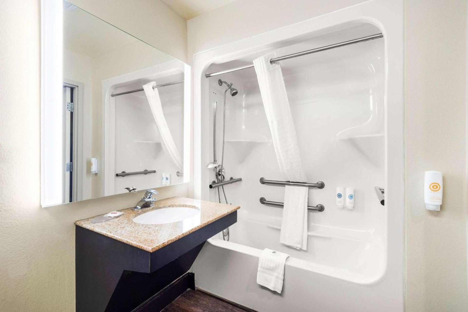 Comfort Suites Columbia at Harbison photo 10
