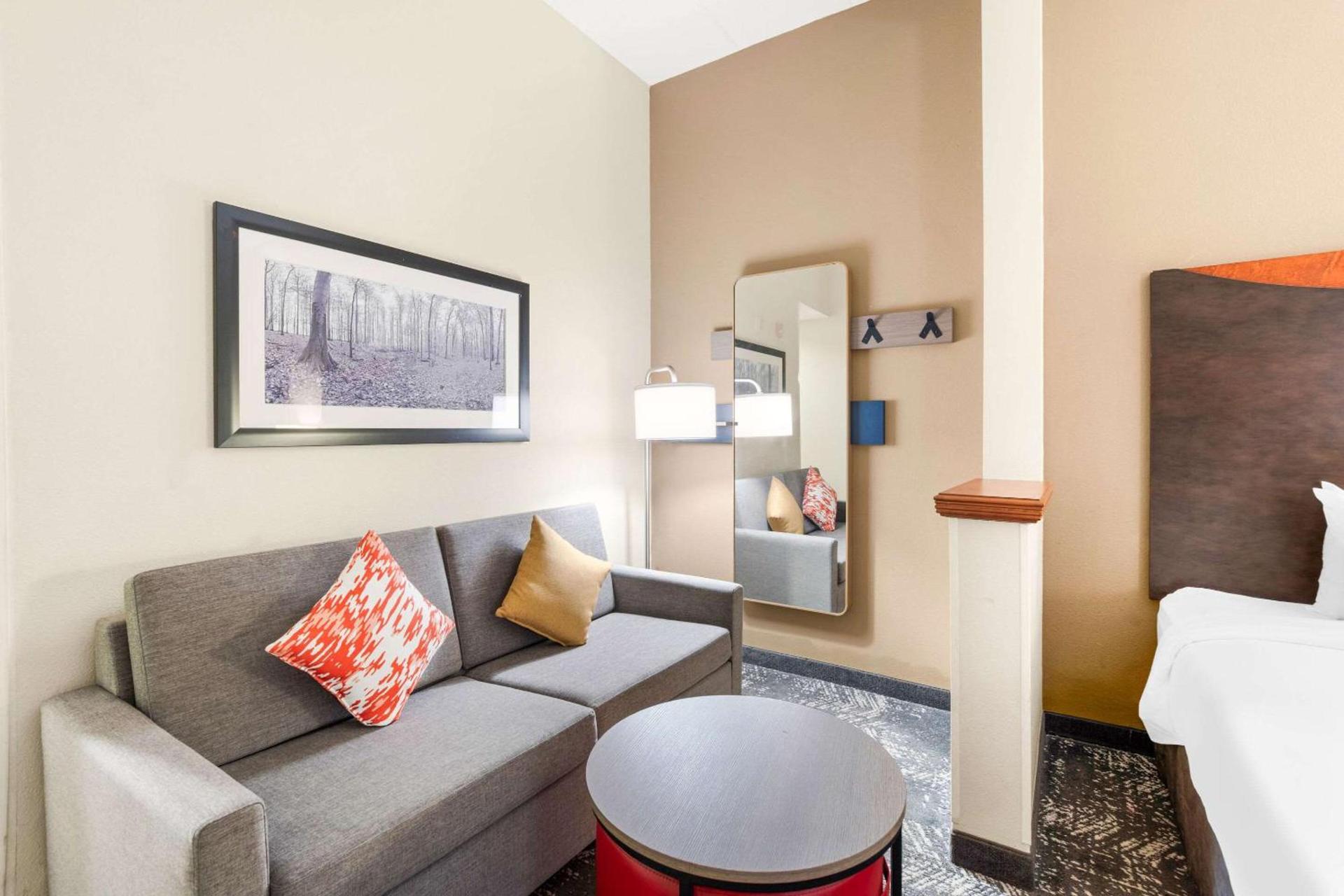 Comfort Suites Columbia at Harbison photo 12