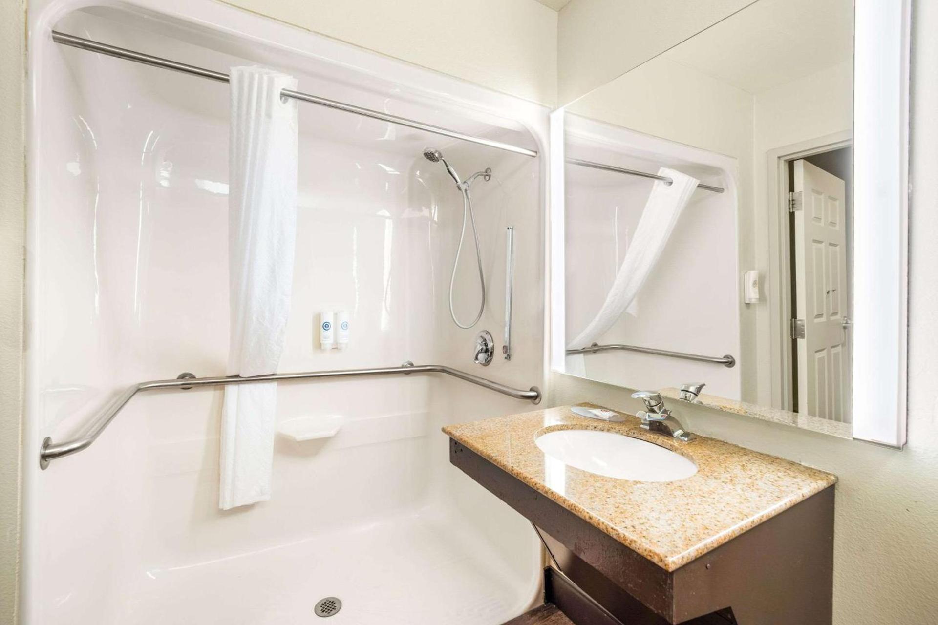 Comfort Suites Columbia at Harbison photo 14
