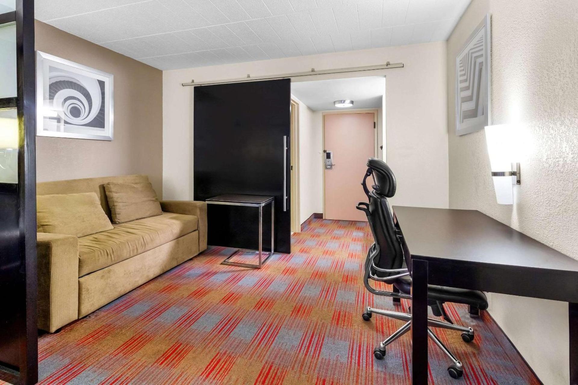 Quality Inn & Suites Altoona photo 19