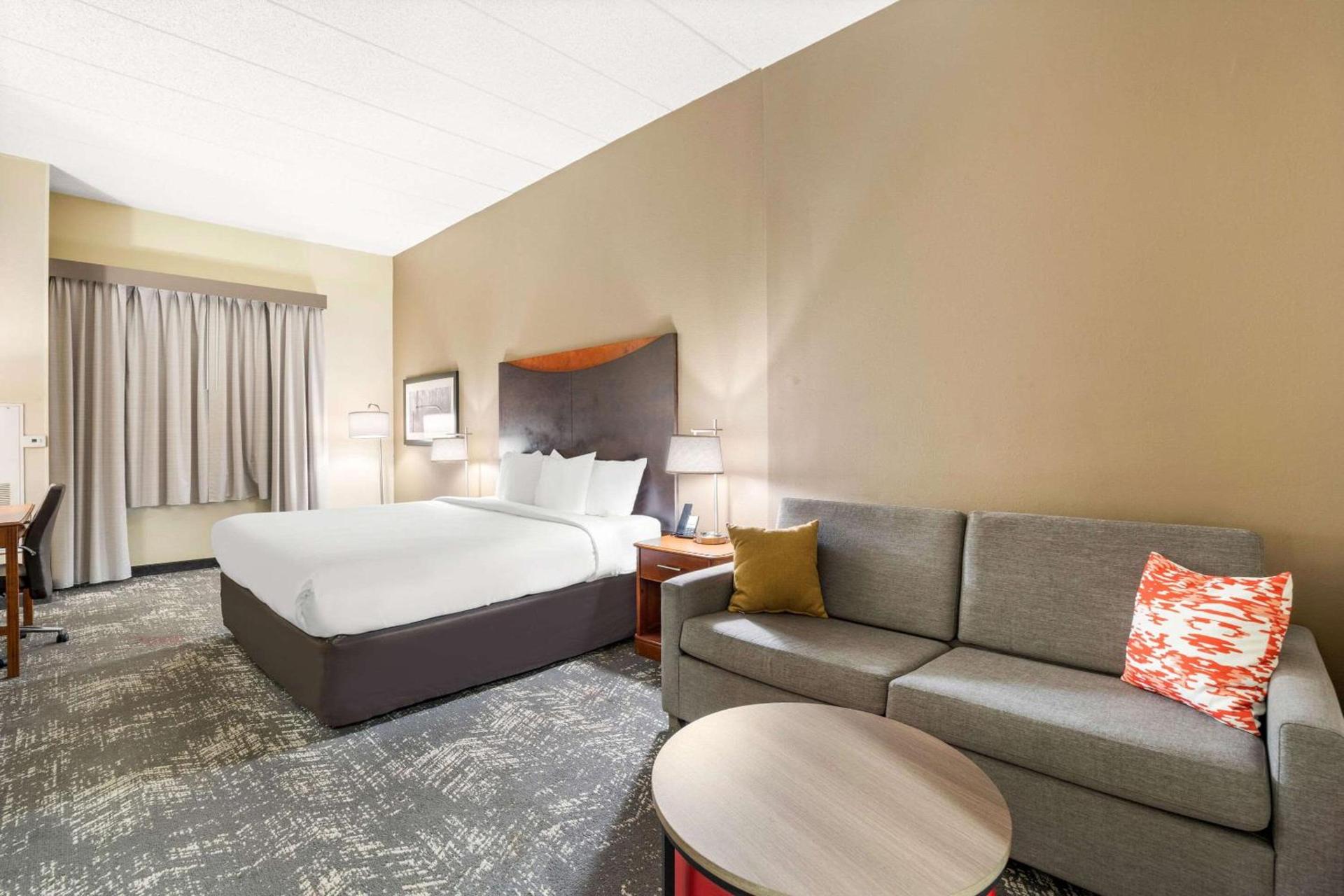 Comfort Suites Columbia at Harbison photo 15