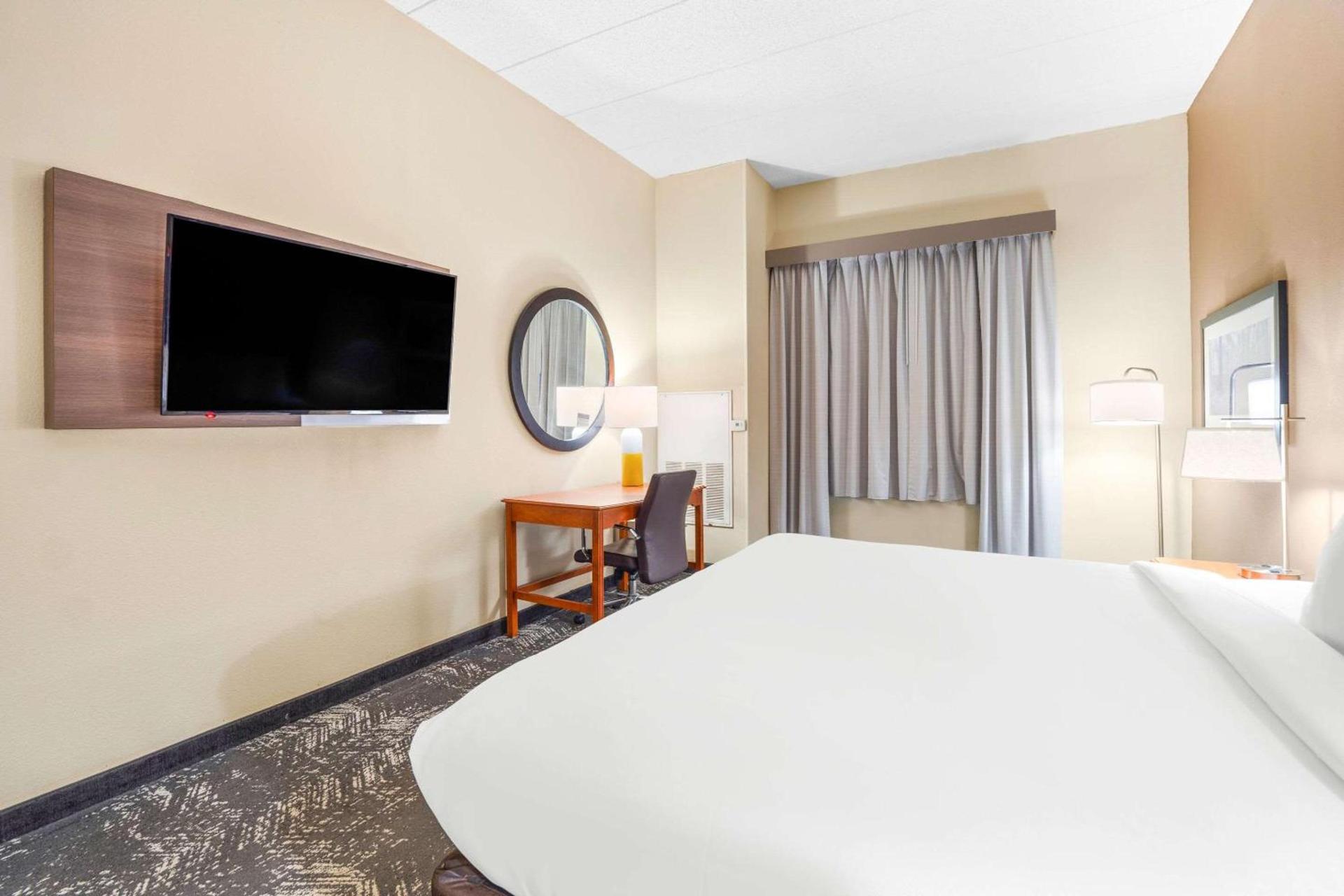 Comfort Suites Columbia at Harbison photo 16