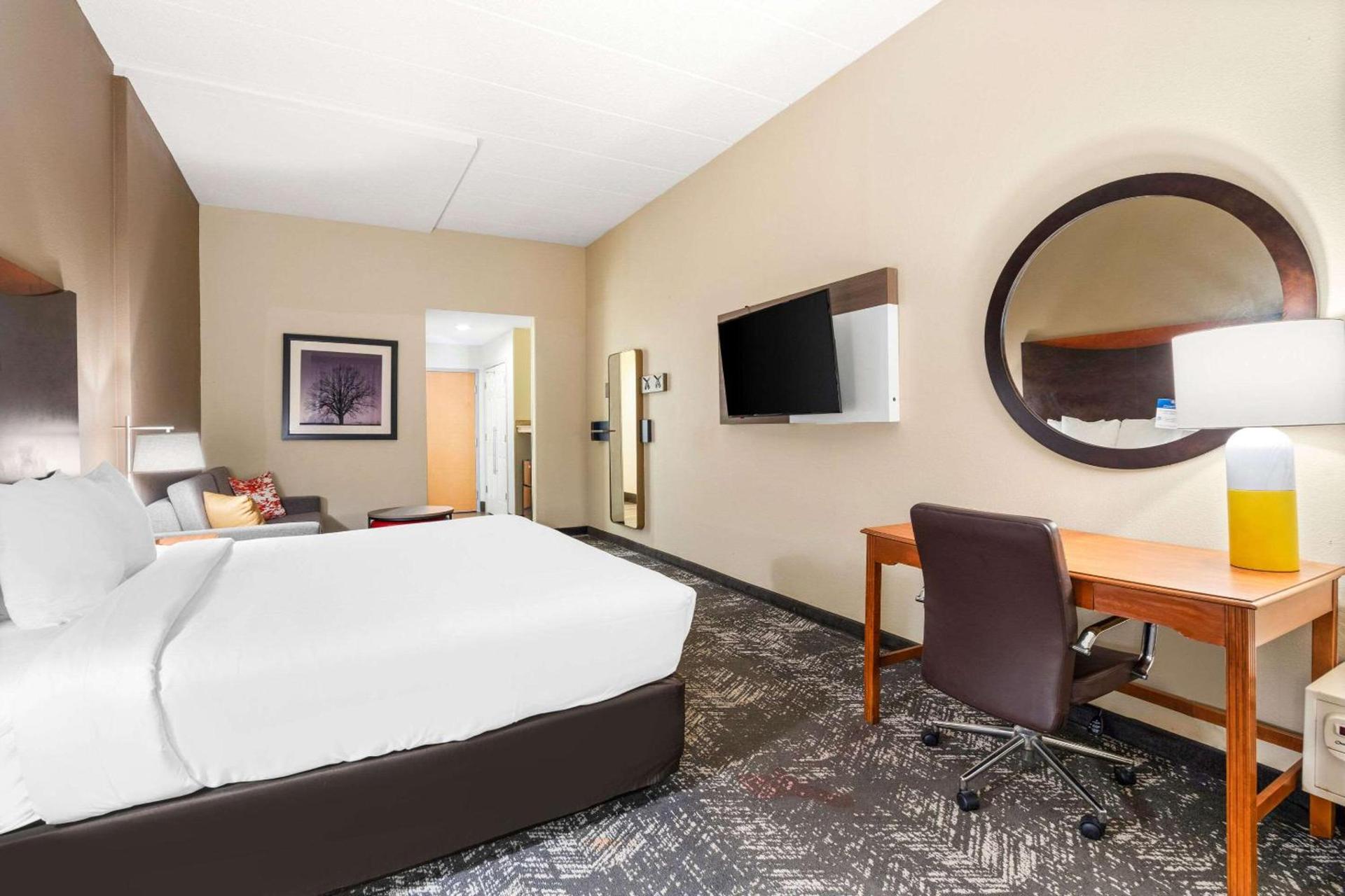 Comfort Suites Columbia at Harbison photo 17