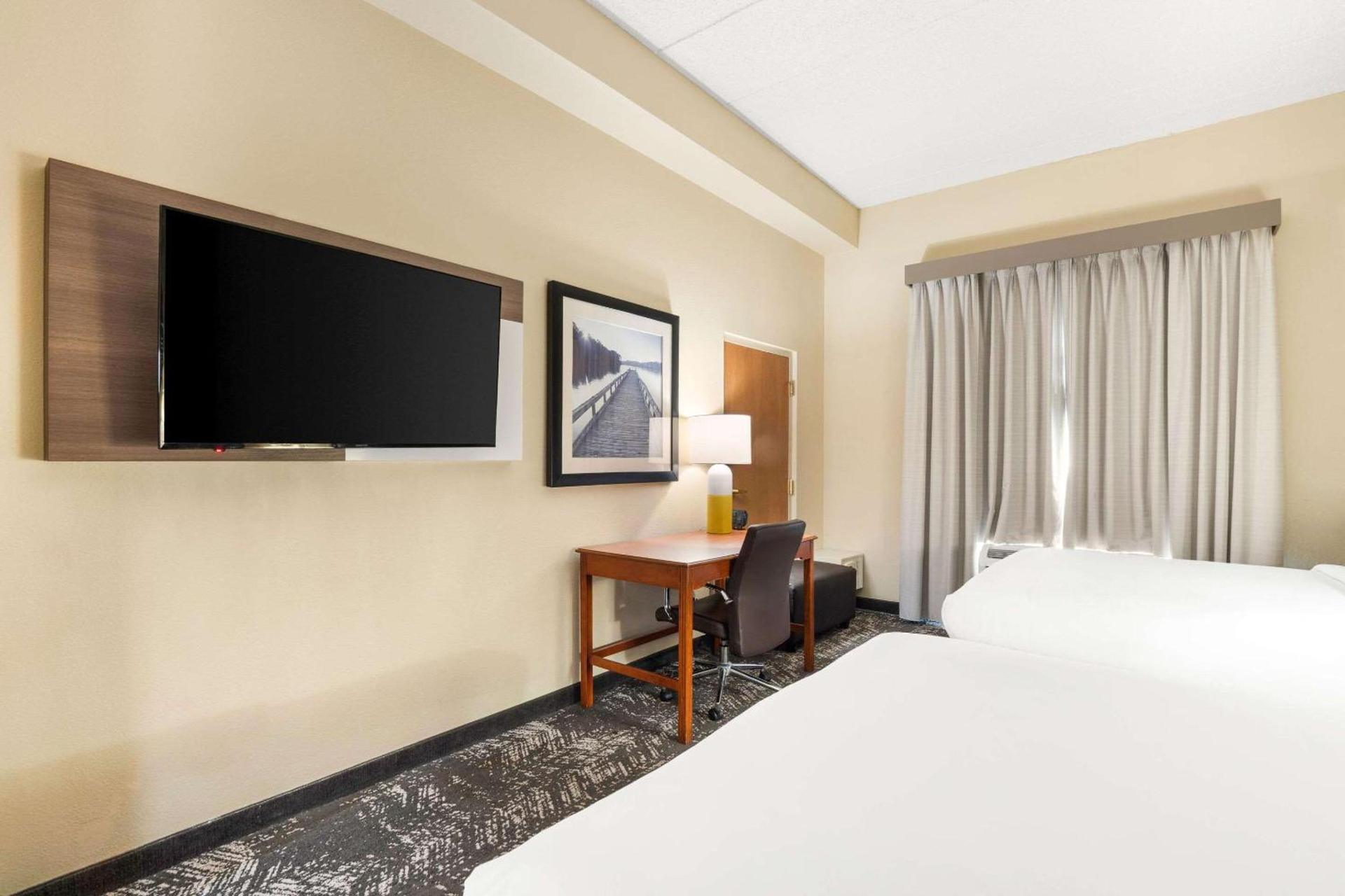 Comfort Suites Columbia at Harbison photo 19