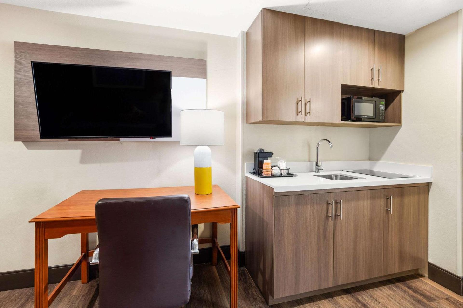 Comfort Suites Columbia at Harbison photo 23