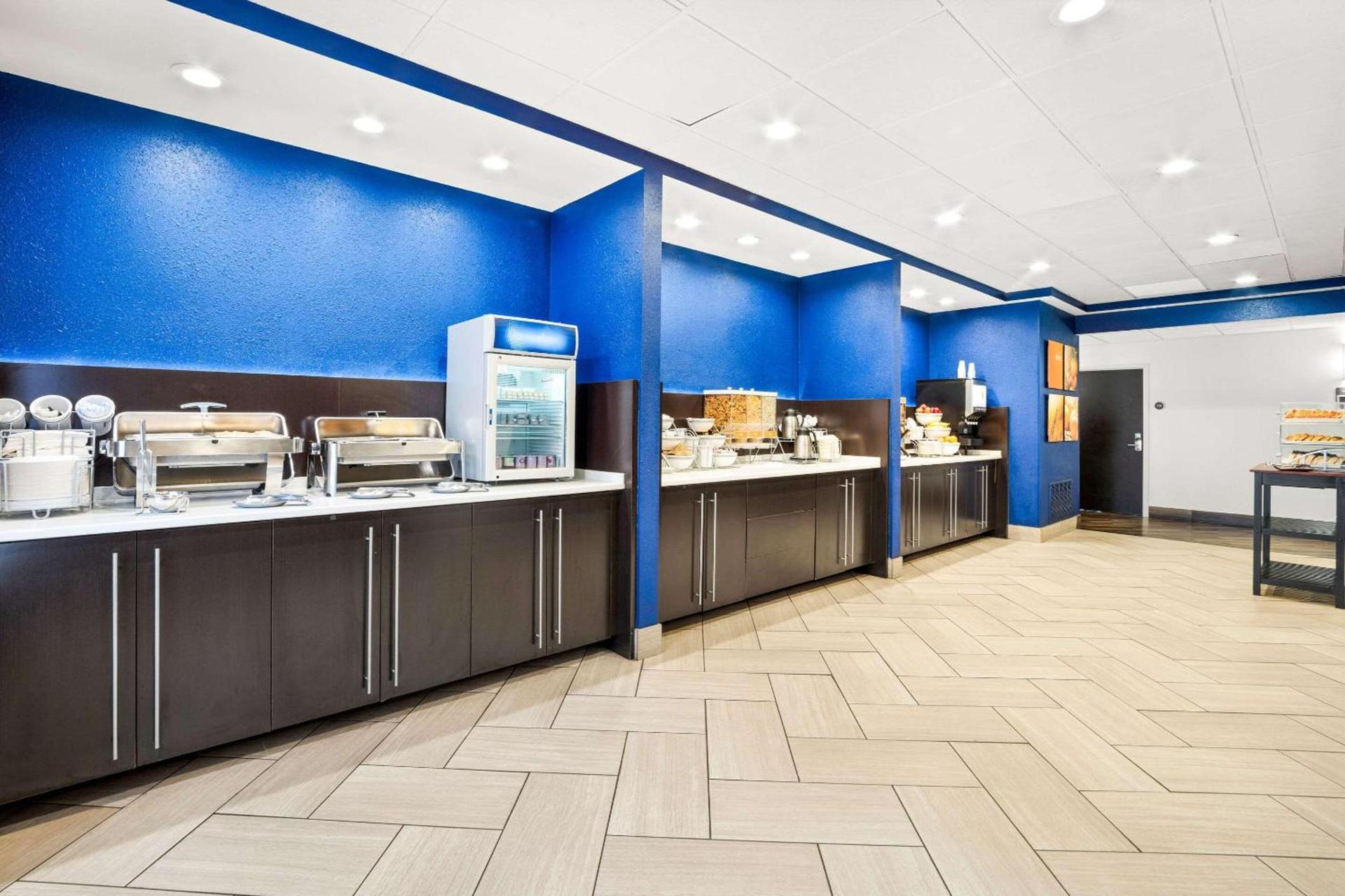 Comfort Suites Columbia at Harbison photo 27