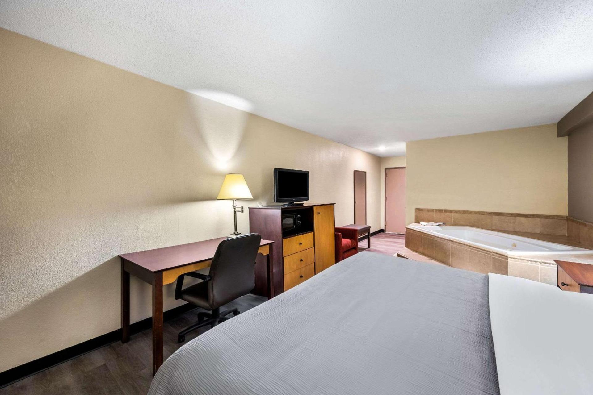 Quality Inn Bulls Gap photo 17