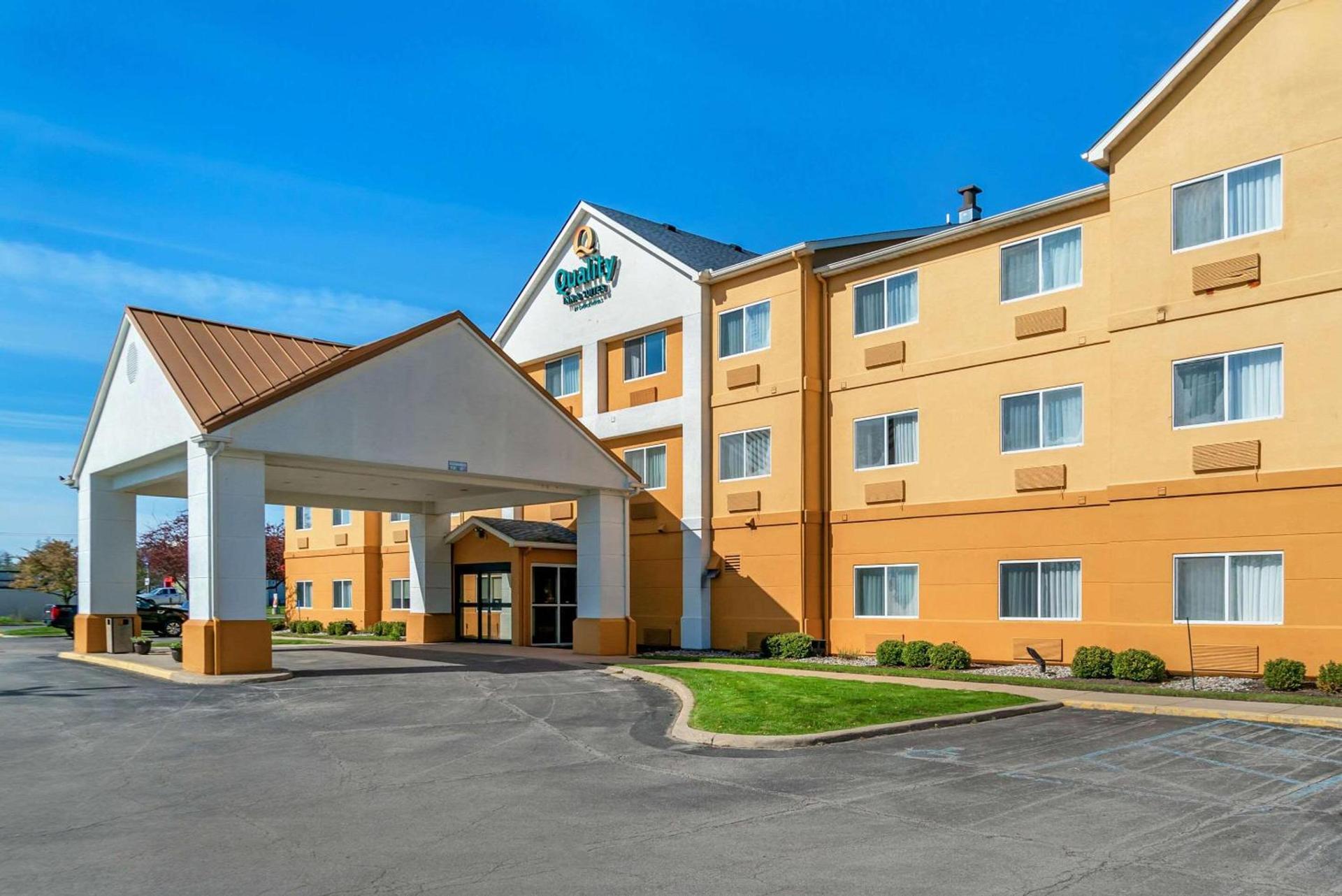 Quality Inn & Suites — hotel in Bay City